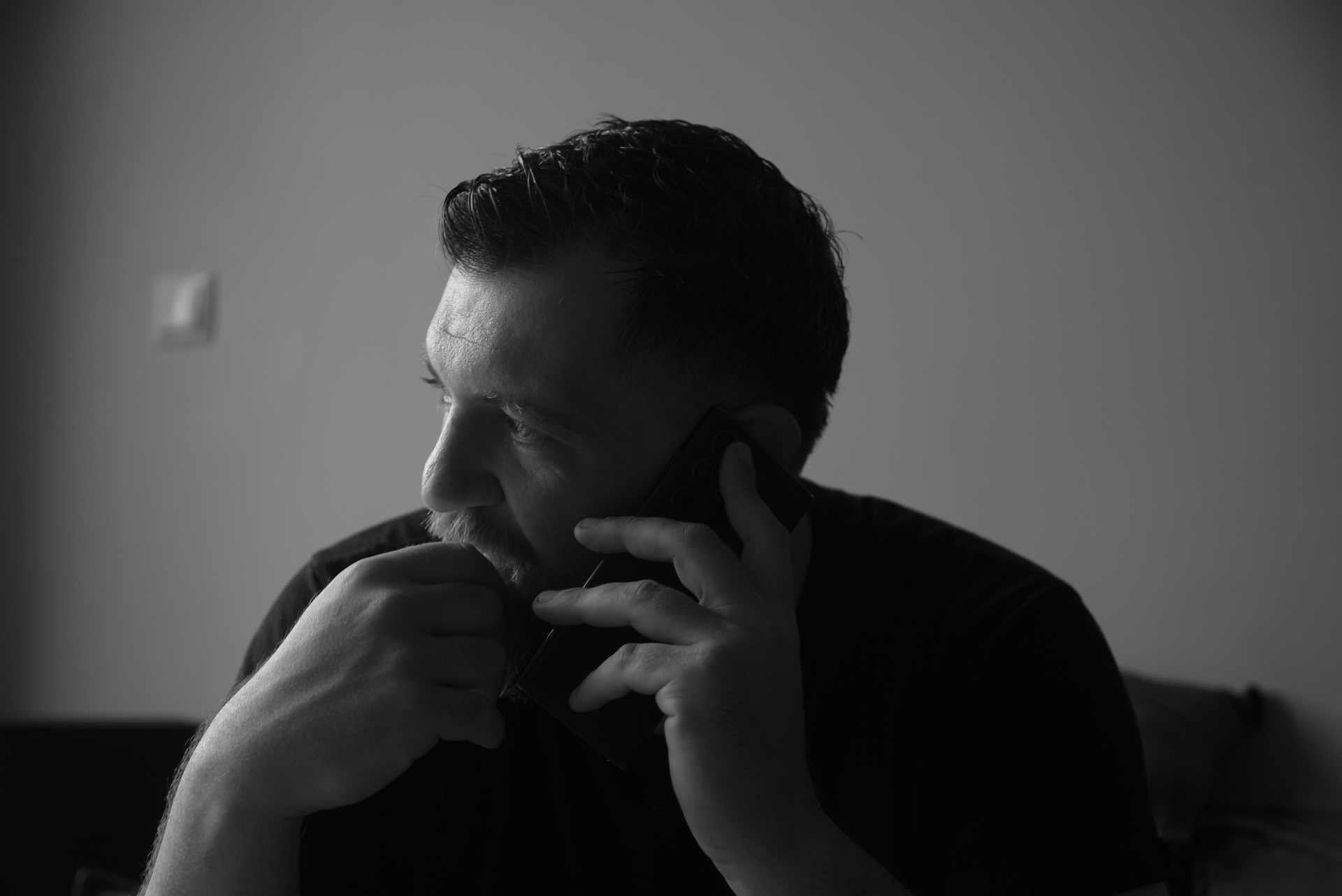 Anser: Συνέντευξη με τον ράπερ από τη Σπάρτη για τα νέα τραγούδια του, τη μουσική και τη ζωή του.