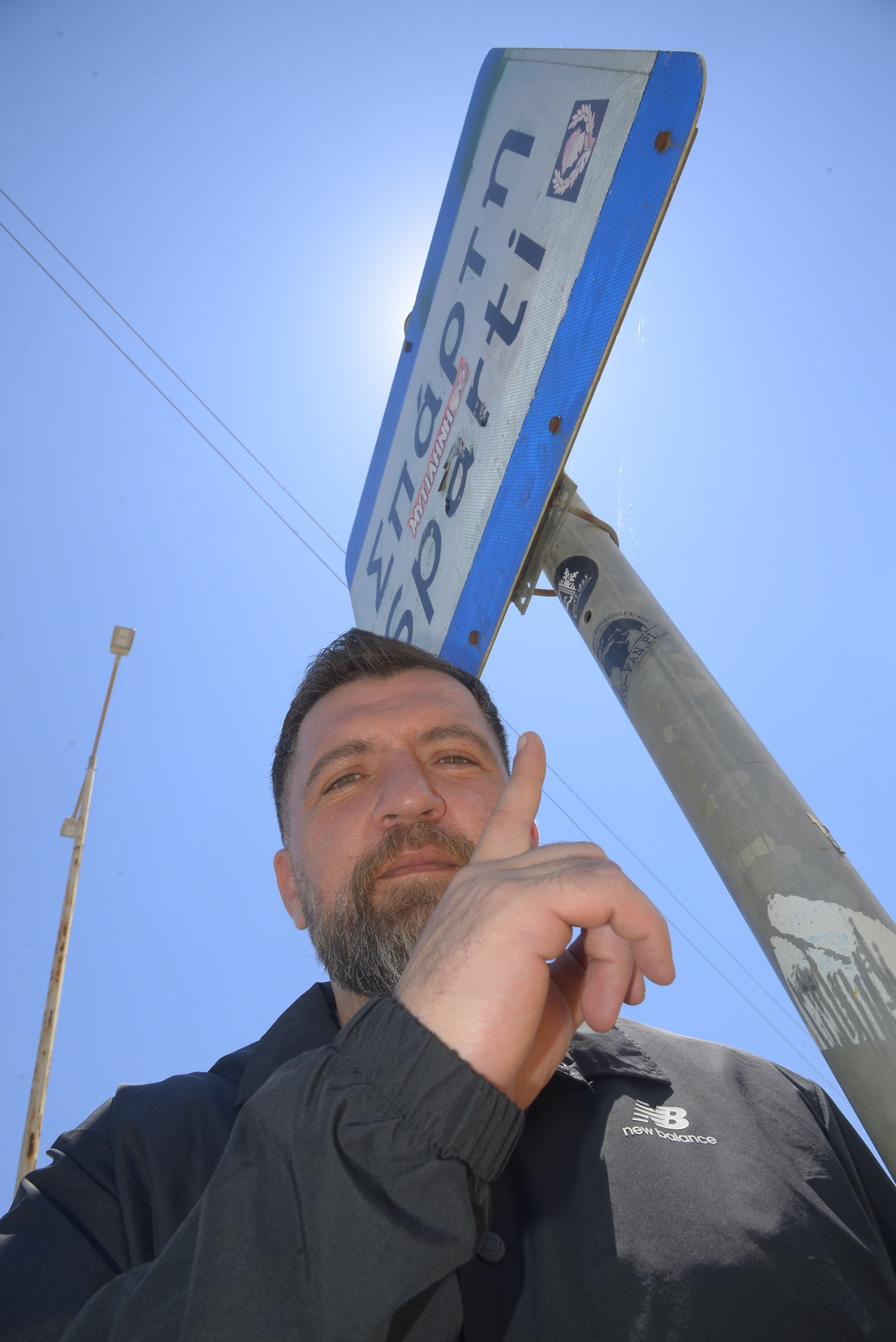 Anser: Συνέντευξη με τον ράπερ από τη Σπάρτη για τα νέα τραγούδια του, τη μουσική και τη ζωή του.