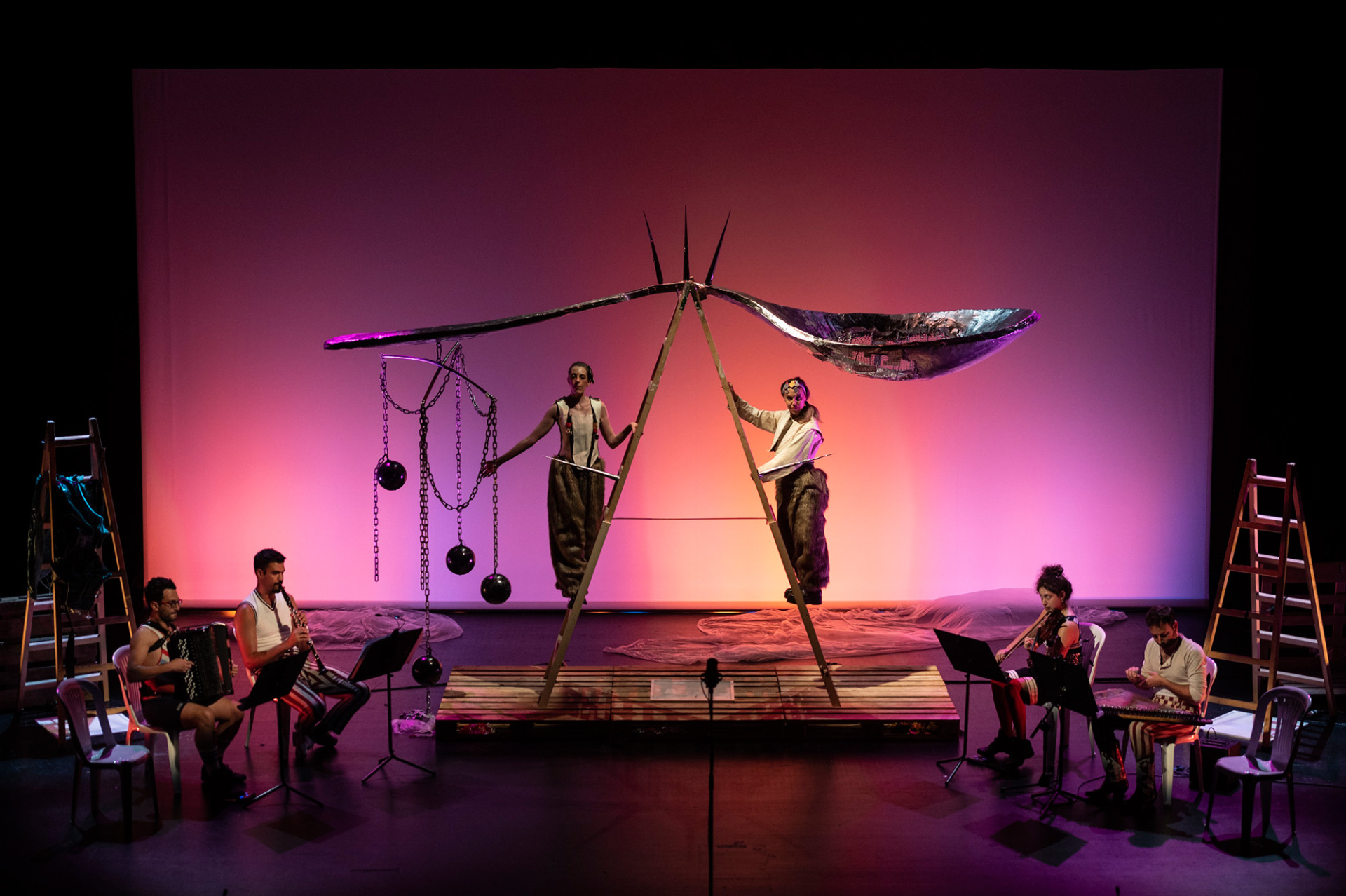 Κουταλιανοί ή Το βάρος της ιστορίας