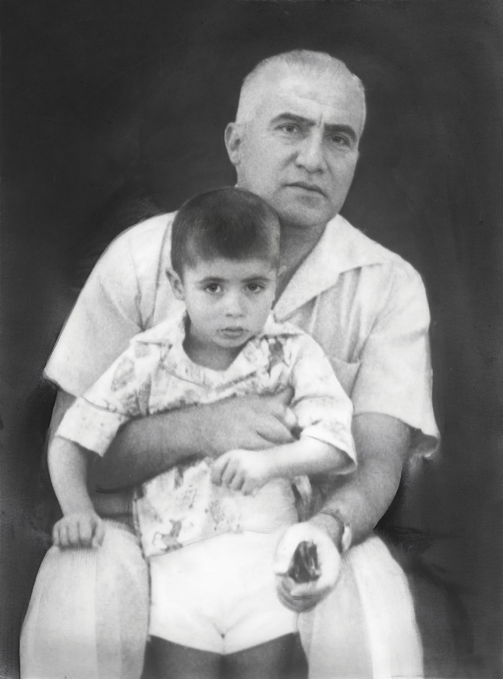 Ανδρέας Μανωλικάκης, Με τον  πατέρα του, δημοσιογράφο και συγγραφέα Ιωάννη Μανωλικάκη.