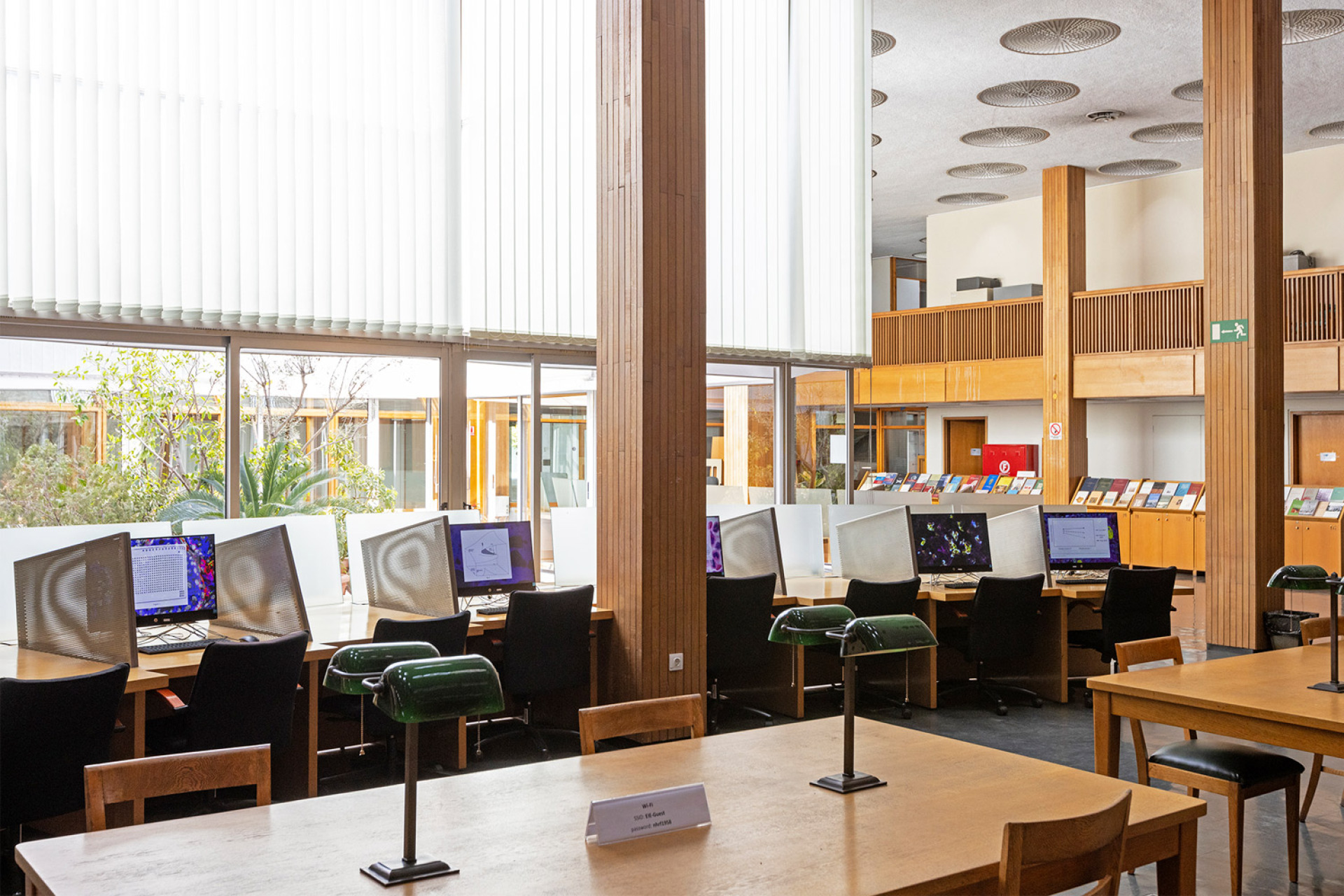 «Τhin Solid Films», 2024. Πρόκειται για ένα χρονολόγο εικονογραφήσεων από το Human Relations, ένα περιοδικό η έκδοση του οποίου ξεκίνησε το 1947 από το Ινστιτούτο Tavistock και το Ερευνητικό Κέντρο για τη Δυναμική των Ομάδων του ΜΙΤ