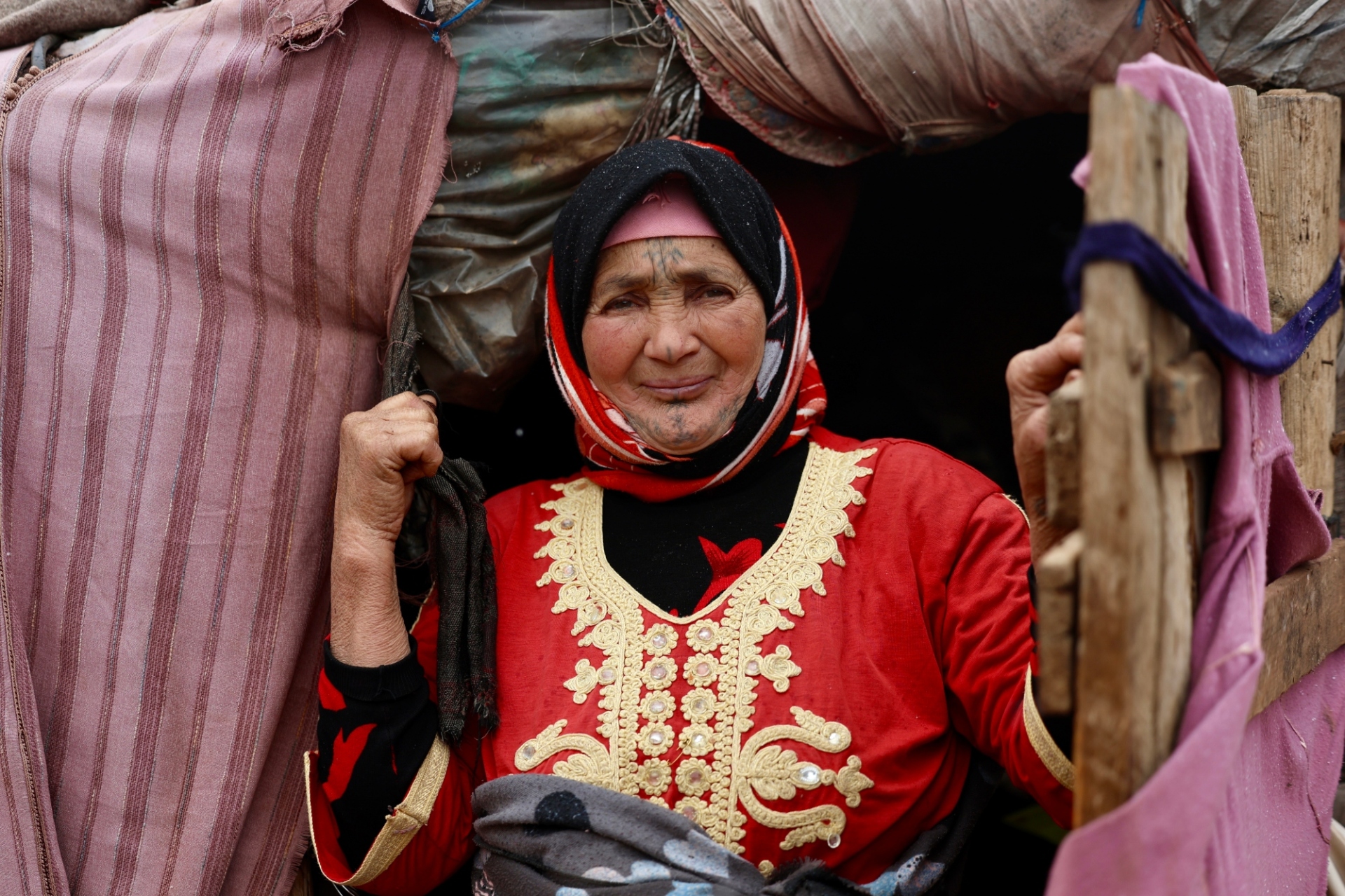 Η Έτο με τατουάζ στο πρόσωπο