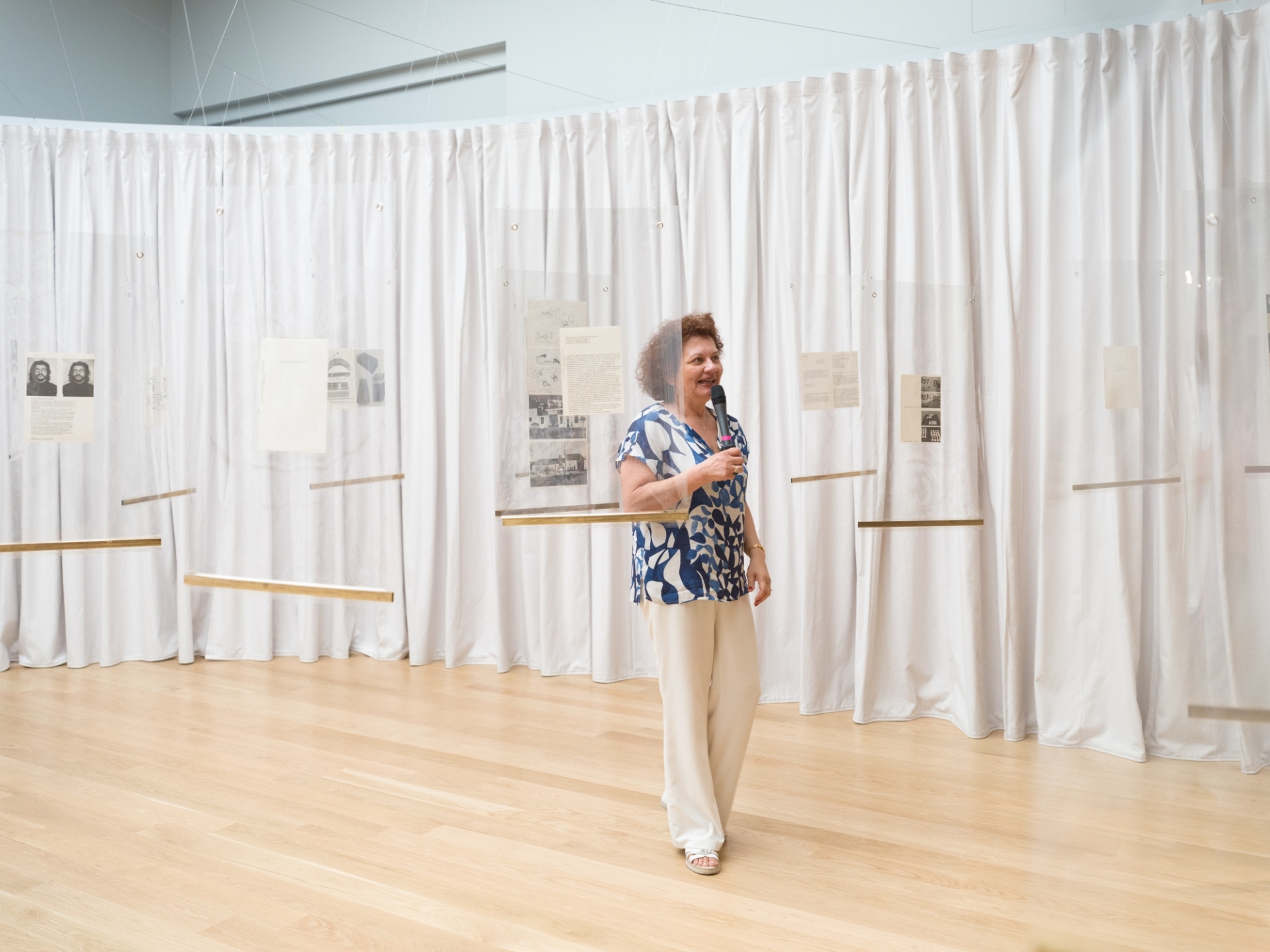 Η Συραγώ Τσιάρα στην ενότητα για την Alternativa Zero στην έκθεση "Δημοκρατία"