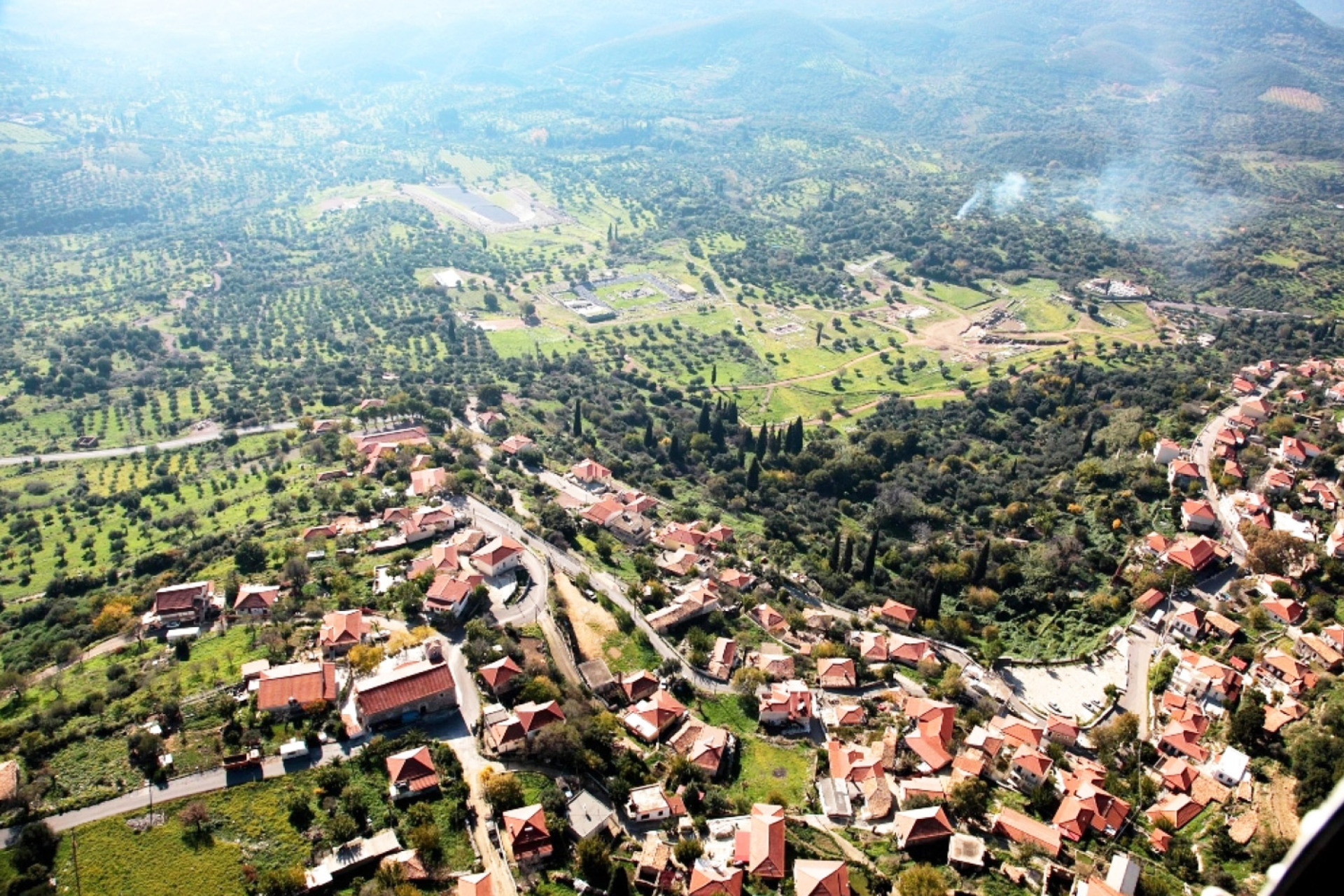 Το χωριό «Μαυρομμάτι» και από κάτω ο αρχαιολογικός χώρος της Αρχαίας Μεσσήνης