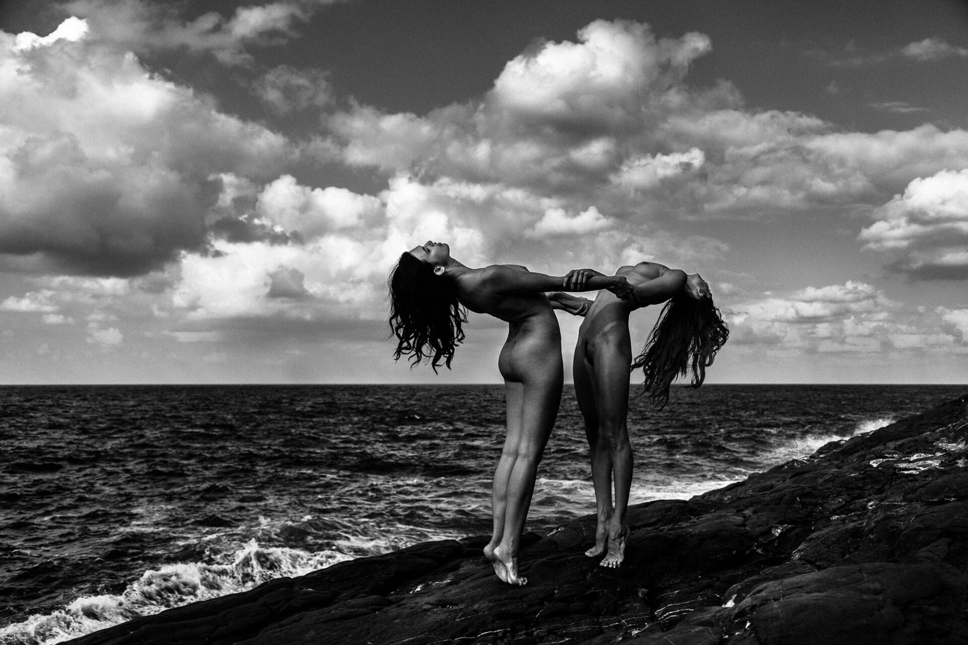  H Ilvy Kocomo και η Zoe σε παραλία της Κρήτης © Neil Shape