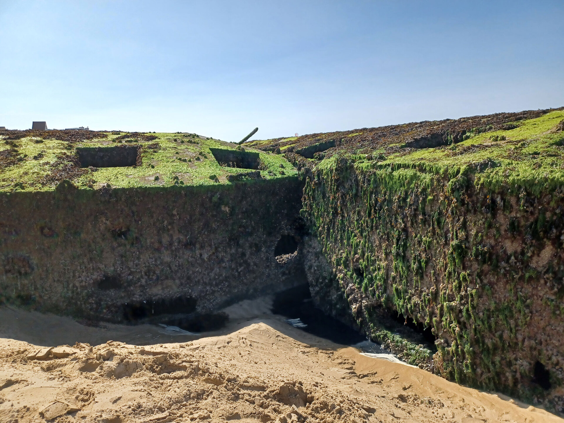 Τμήμα του λυόμενου λιμανιού Mulberry στην ακτή Gold