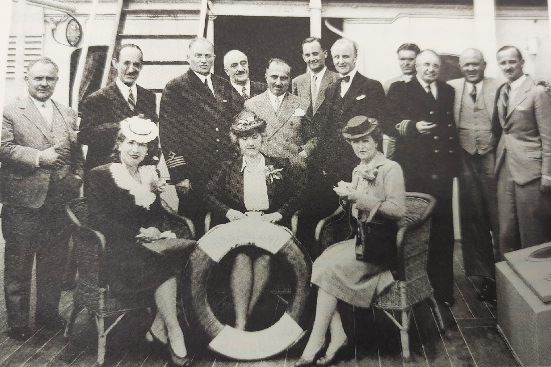 Τον Οκτώβριο του 1943 ο Μποδοσάκης συναντήθηκε με τον Ευγενίδη στο Μπουένος Άιρες. Εδώ σε Σουηδικό ατμόπλοιο που τους έφερε στη Νότιο Αφρική