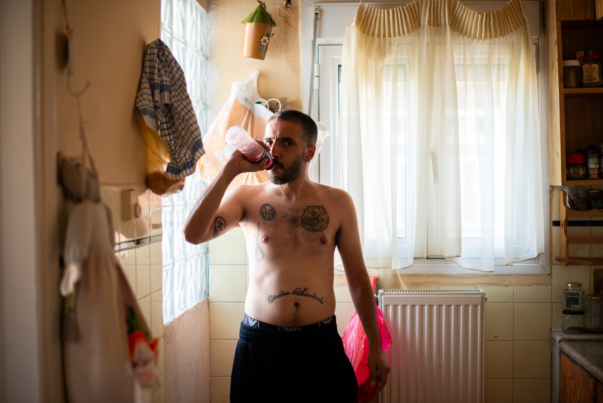 Δημήτρης Μουγκός: Συνέντευξη με τον φωτογράφο για την έκθεση «Κάνα δυο φωτογραφίες» στο Cinobo Όπερα