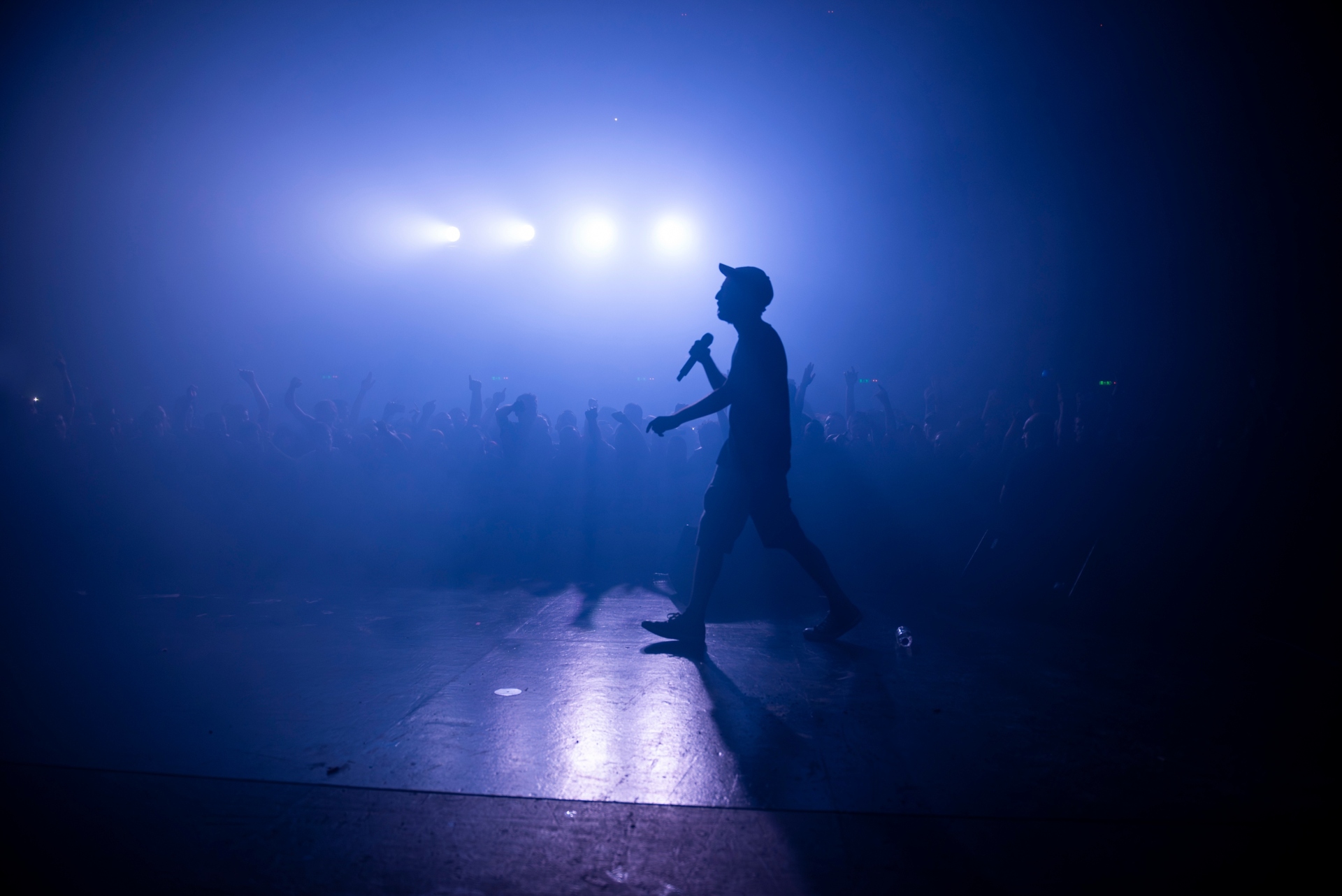 Δημήτρης Μουγκός: Συνέντευξη με τον φωτογράφο για την έκθεση «Κάνα δυο φωτογραφίες» στο Cinobo Όπερα