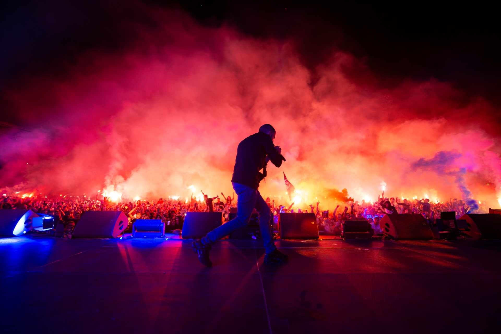 Δημήτρης Μουγκός: Συνέντευξη με τον φωτογράφο για την έκθεση «Κάνα δυο φωτογραφίες» στο Cinobo Όπερα