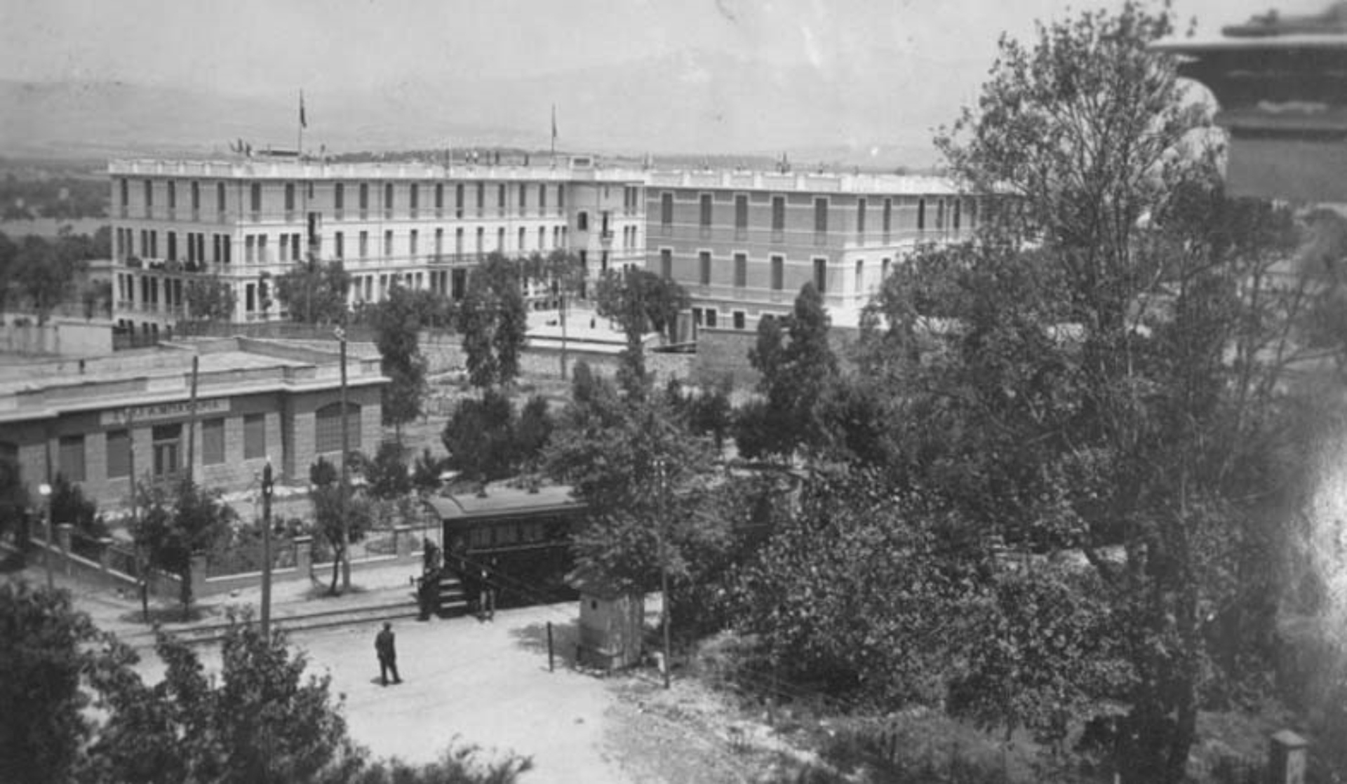 Λεόντειος Σχολή