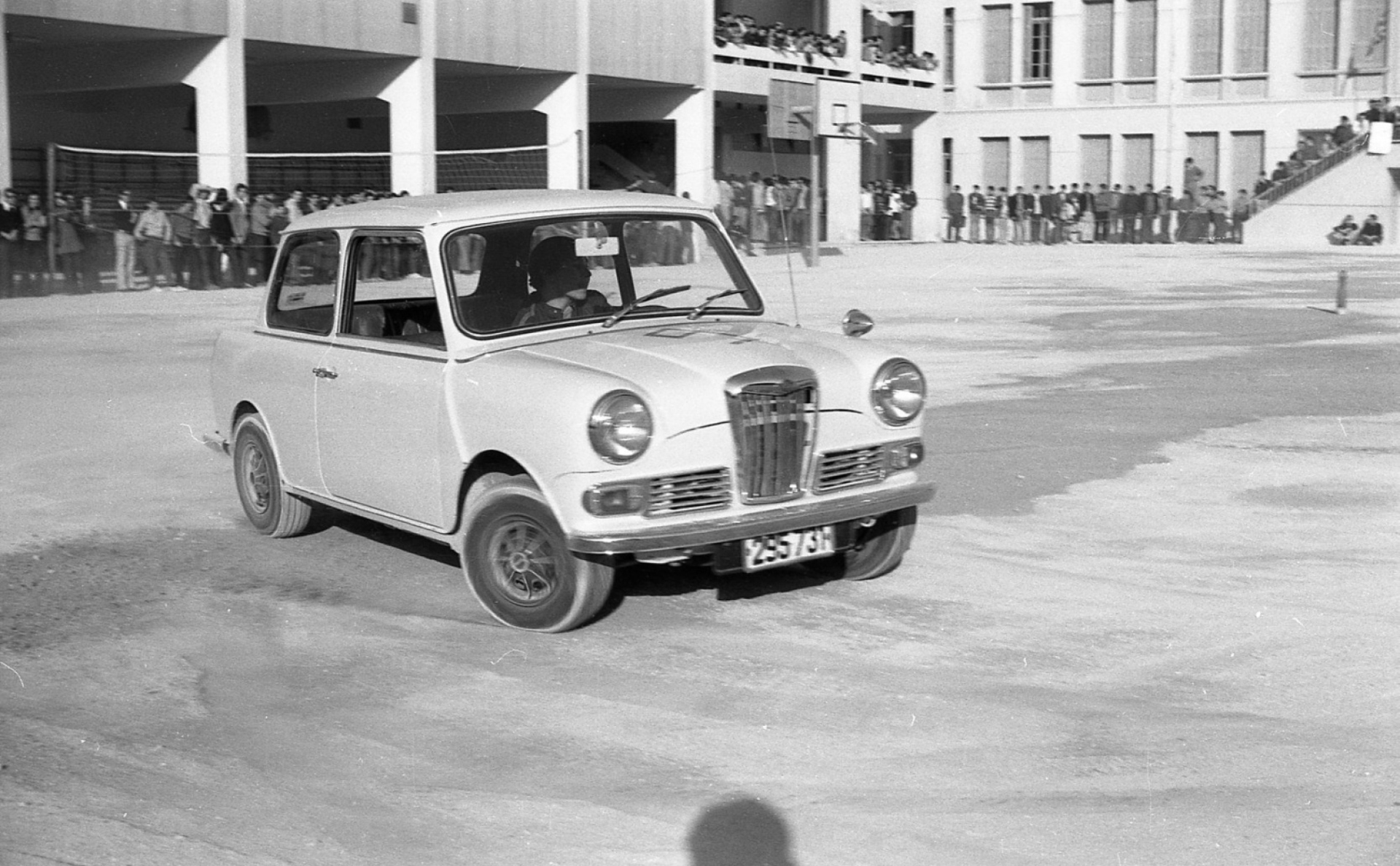 Λεόντειος Σχολή