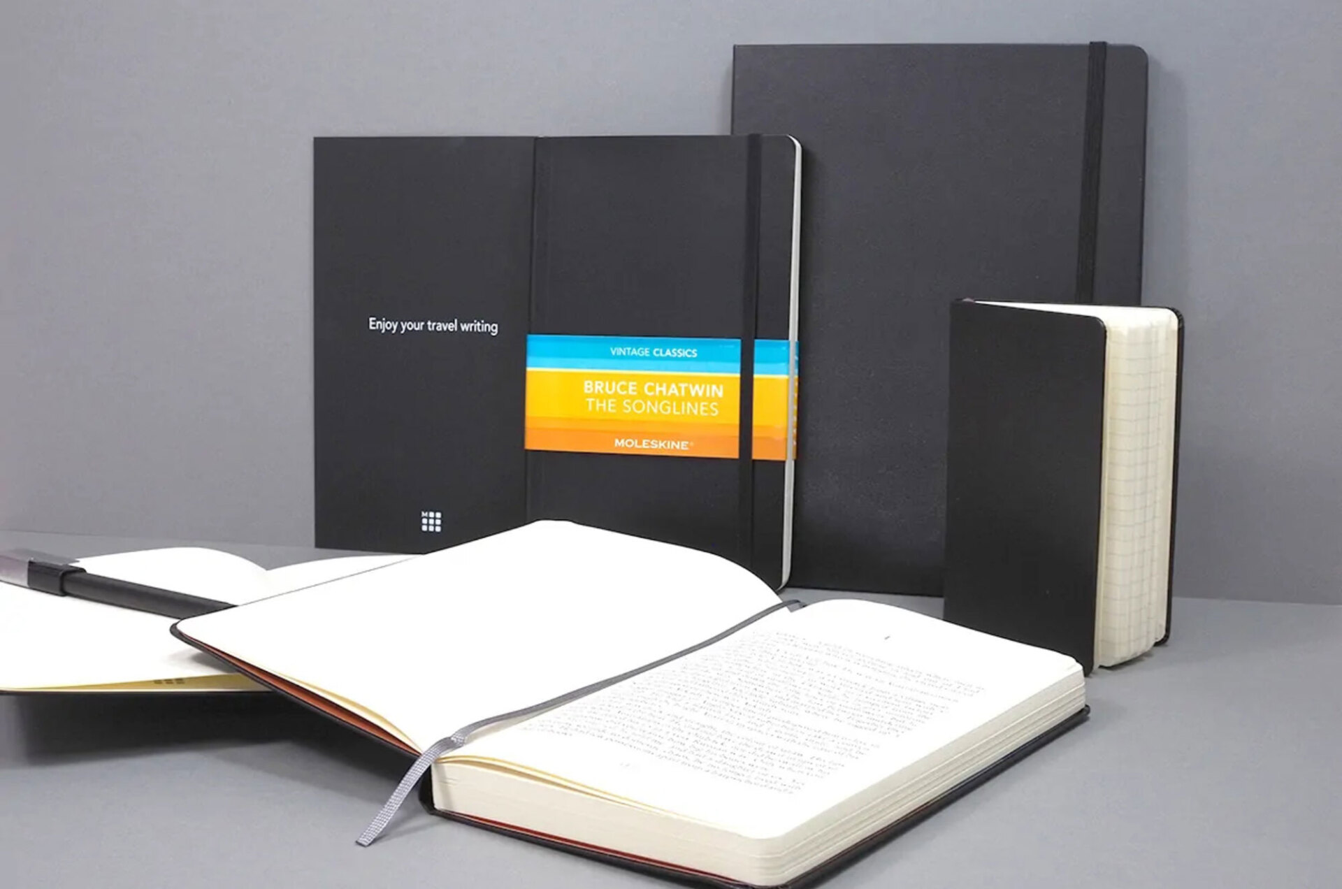 Το 2017 η Moleskine γιορτάζοντας τα 20 χρόνια της και την 30ή επέτειο του βιβλίου «The Songlines», κυκλοφόρησε αυτούσιο το βιβλίο σε έκδοση Moleskine και το συνόδευε με ένα έξτρα ημερολόγιο με κενές σελίδες και τη φράση «Enjoy your travel writing».