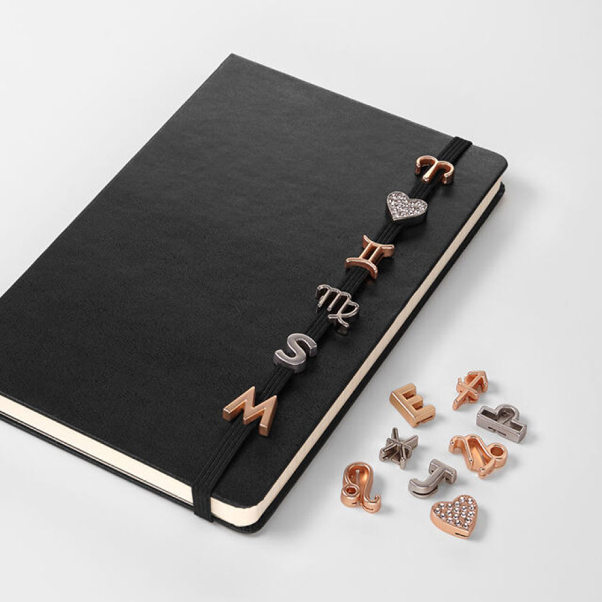 Γράμματα και σύμβολα για τα σημειωματάρια Moleskine