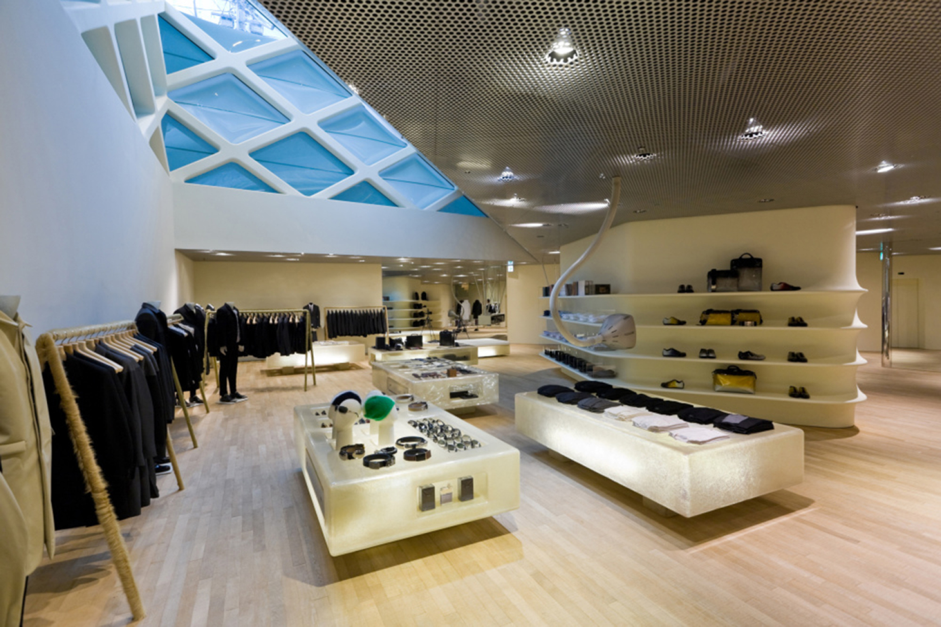 Prada, Ayoama Store