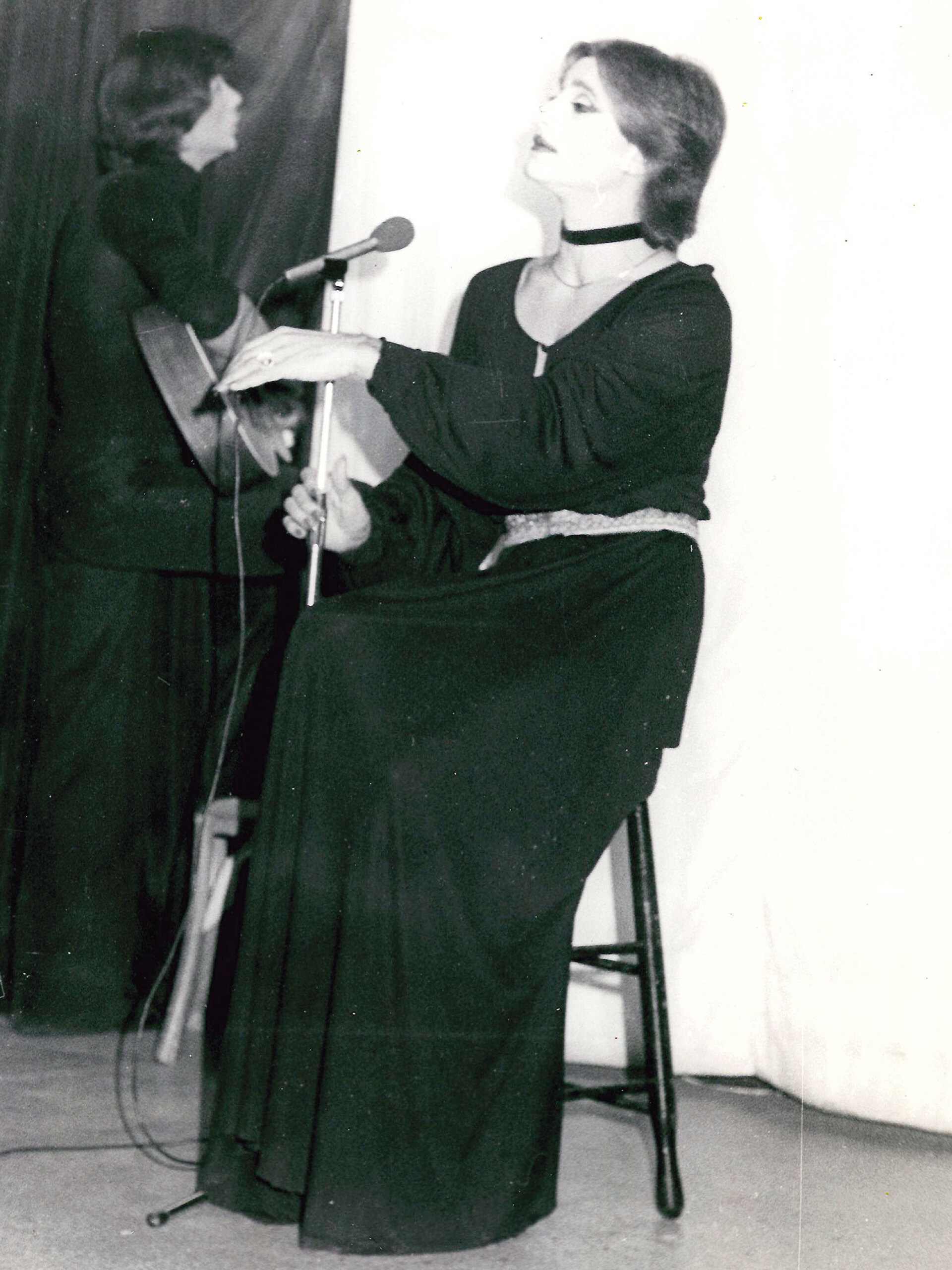 Ο Δημήτρης Σουλελές ως εξαιρετική Μαρινέλλα, από το Ρεσιτάλ με τον Κώστα Χατζή