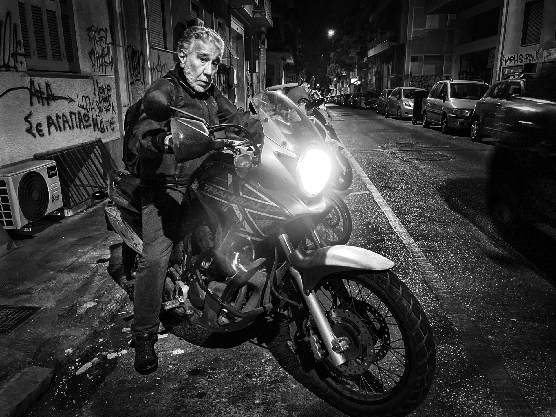 Γιώργος Τσεμπερόπουλος: Ο σκηνοθέτης του «Υπάρχω» σε μια συνέντευξη εφ' όλης της ύλης