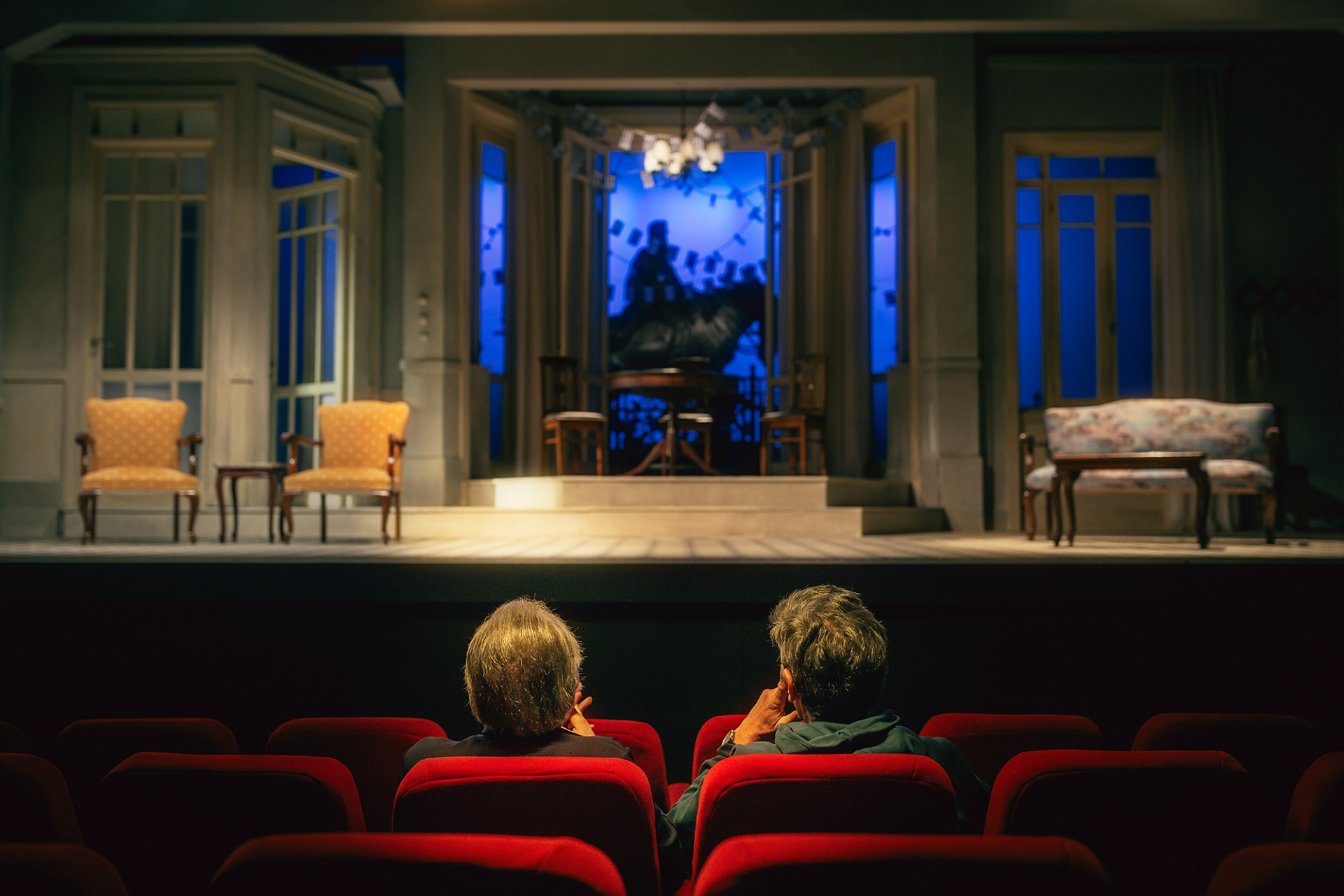 Ο Λάκης Λαζόπουλος και ο Γιάννης Μπέζος είναι «Ήρωες με παντούφλες»