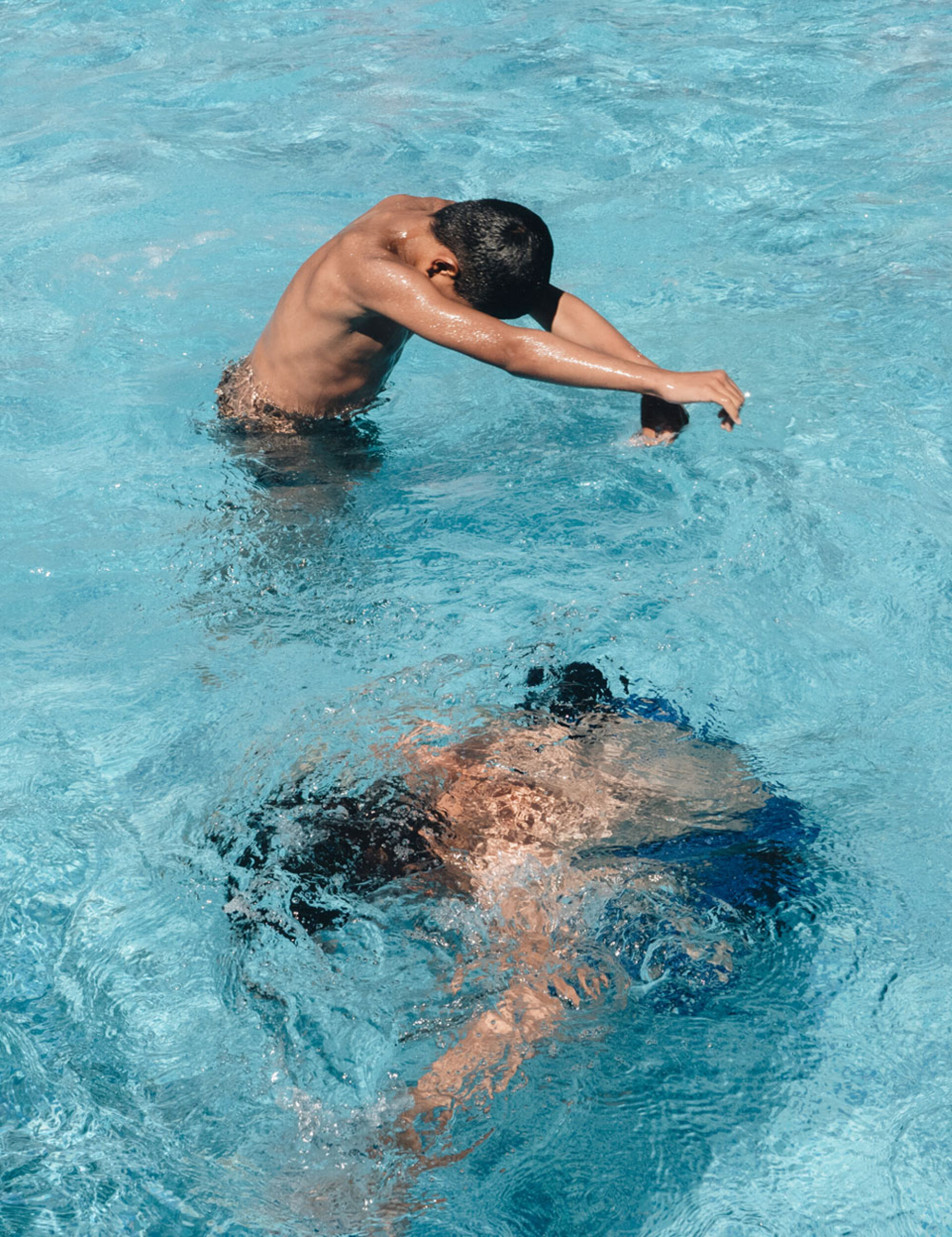 Life in Limbo για το Die Zeit Magazine, Αφγανάκια παίζουν στη πισίνα