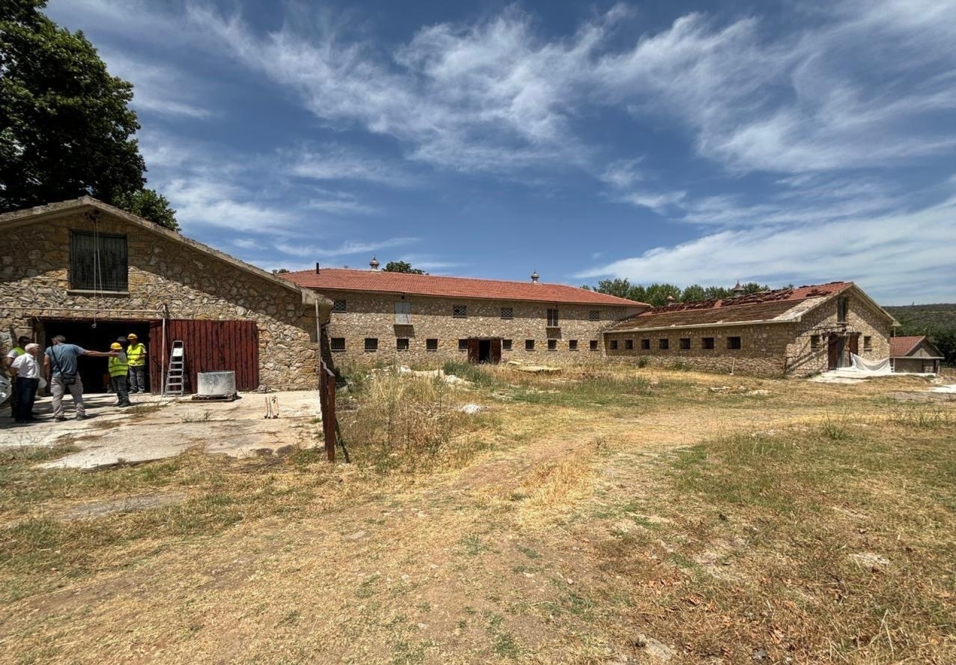 Άποψη από το κτηριακό συγκρότημα του νέου Βουστασίου, Τατόι