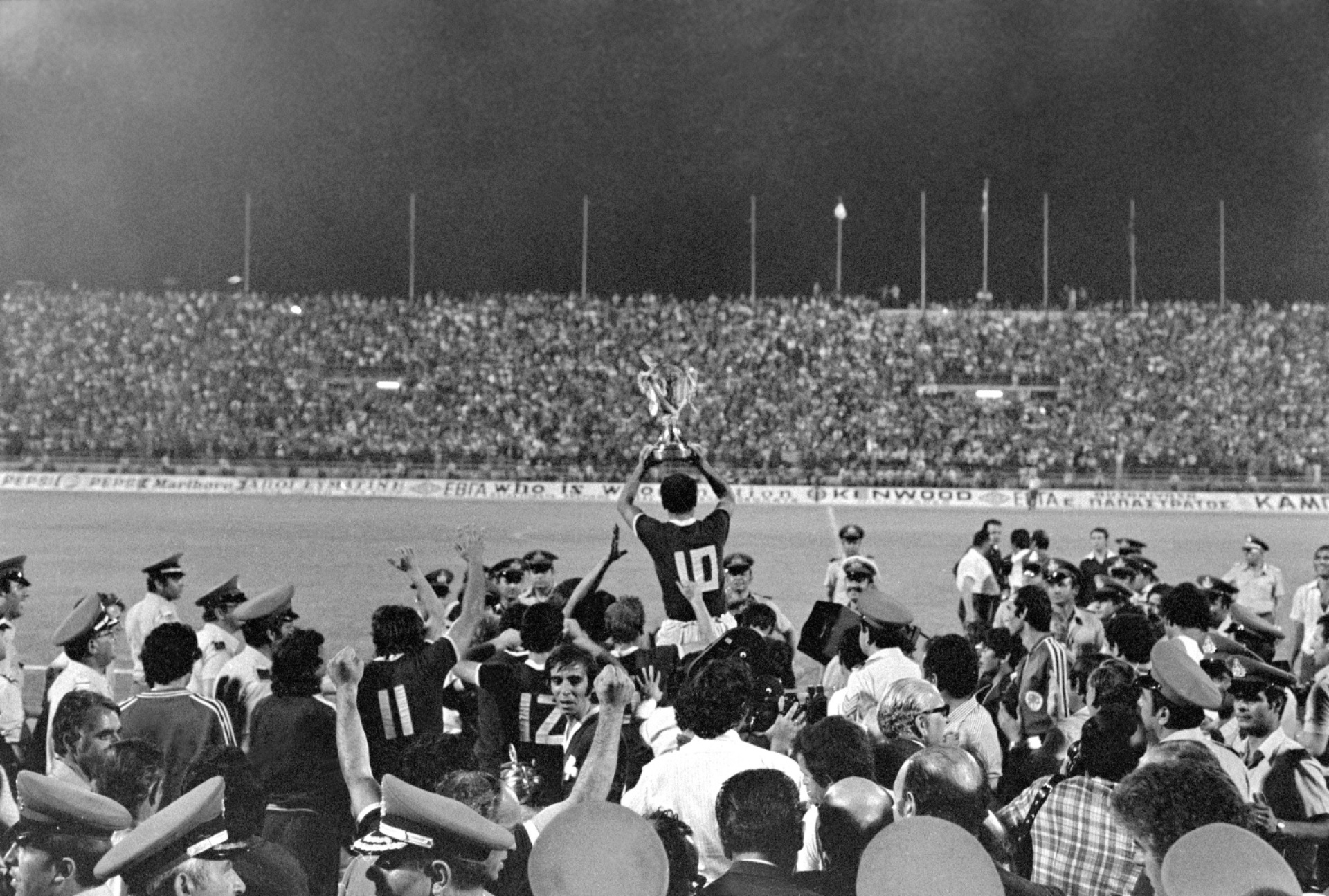 Μίμης Δομάζος: Ο Στρατηγός του ελληνικού ποδοσφαίρου δεν είναι πια εδώ