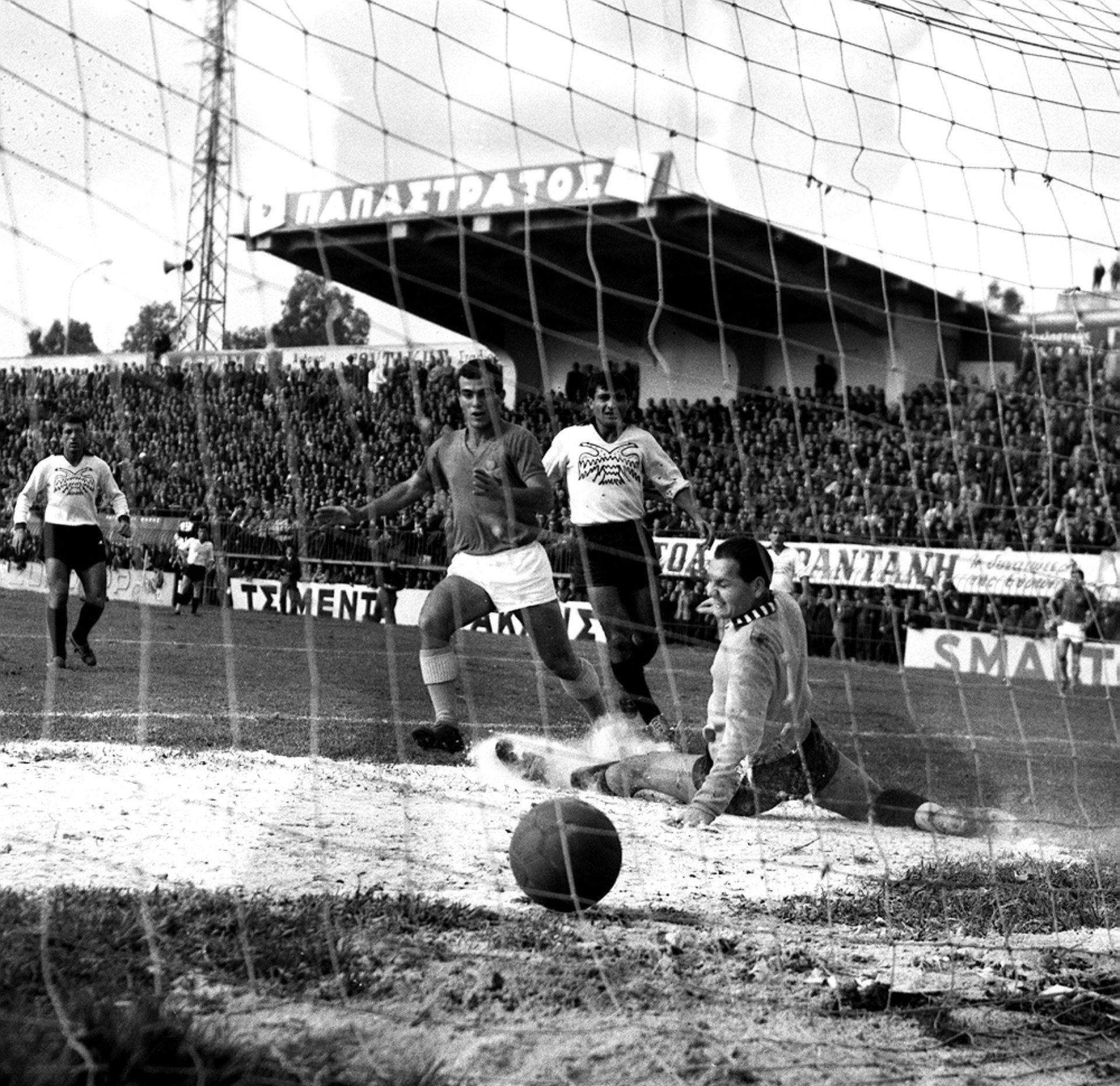 Μίμης Δομάζος: Ο Στρατηγός του ελληνικού ποδοσφαίρου δεν είναι πια εδώ