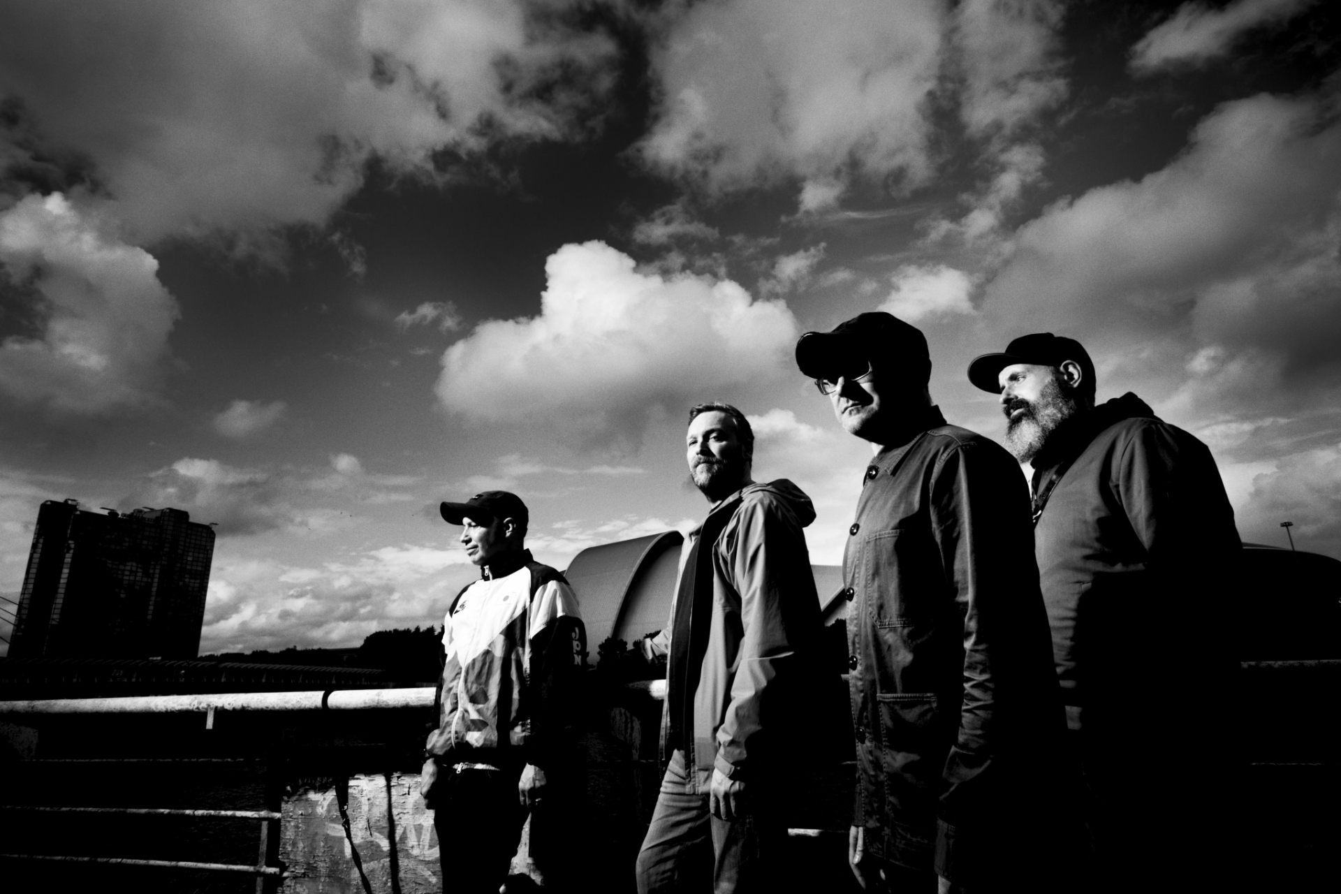 MogwaiMogwai: Συνέντευξη με τον Barry Burns για το νέο άλμπουμ «The Bad Fire», τις απώλειες που έζησε η μπάντα, την ασθένεια της κόρης του και την εξέλιξη της μπάντας που συμπληρώνει 30 χρόνια.