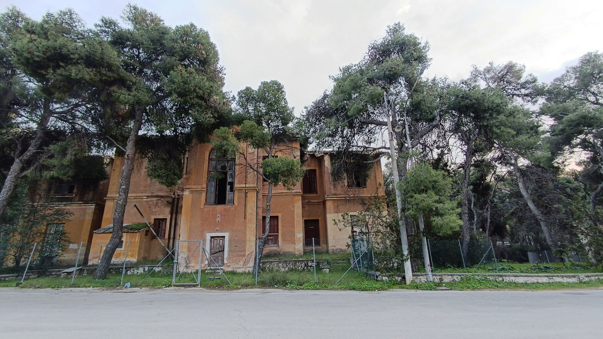 Από τα πρώτα κτίρια-περίπτερα του Σανατορίου Από τα πρώτα κτίρια-περίπτερα του Σανατορίου