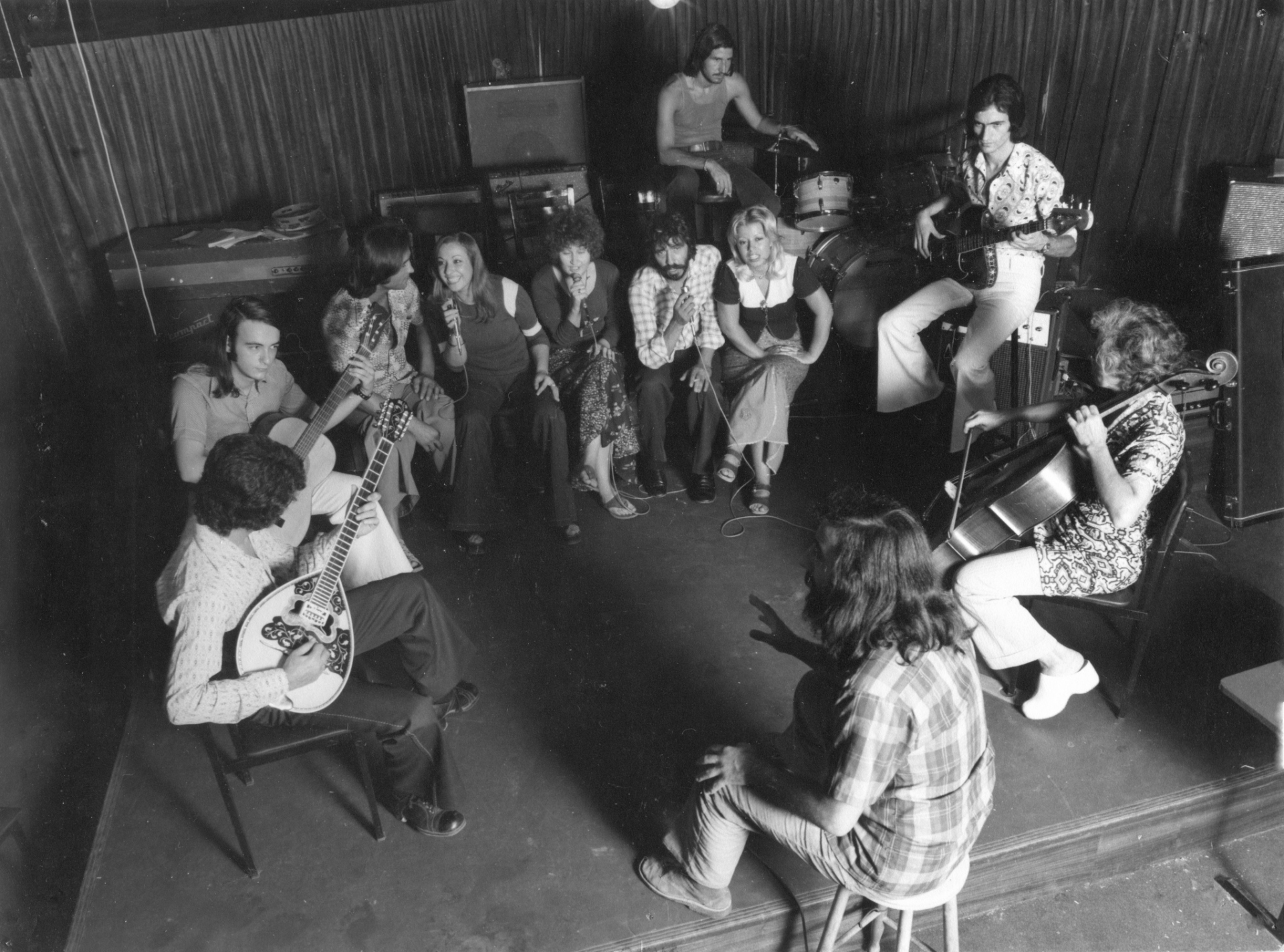 Μαίρη Δαλάκου: Μια μεγάλη εξομολόγηση της ερμηνεύτριας στην Athens Voice για τα 60 και πλέον χρόνια διαδρομής της