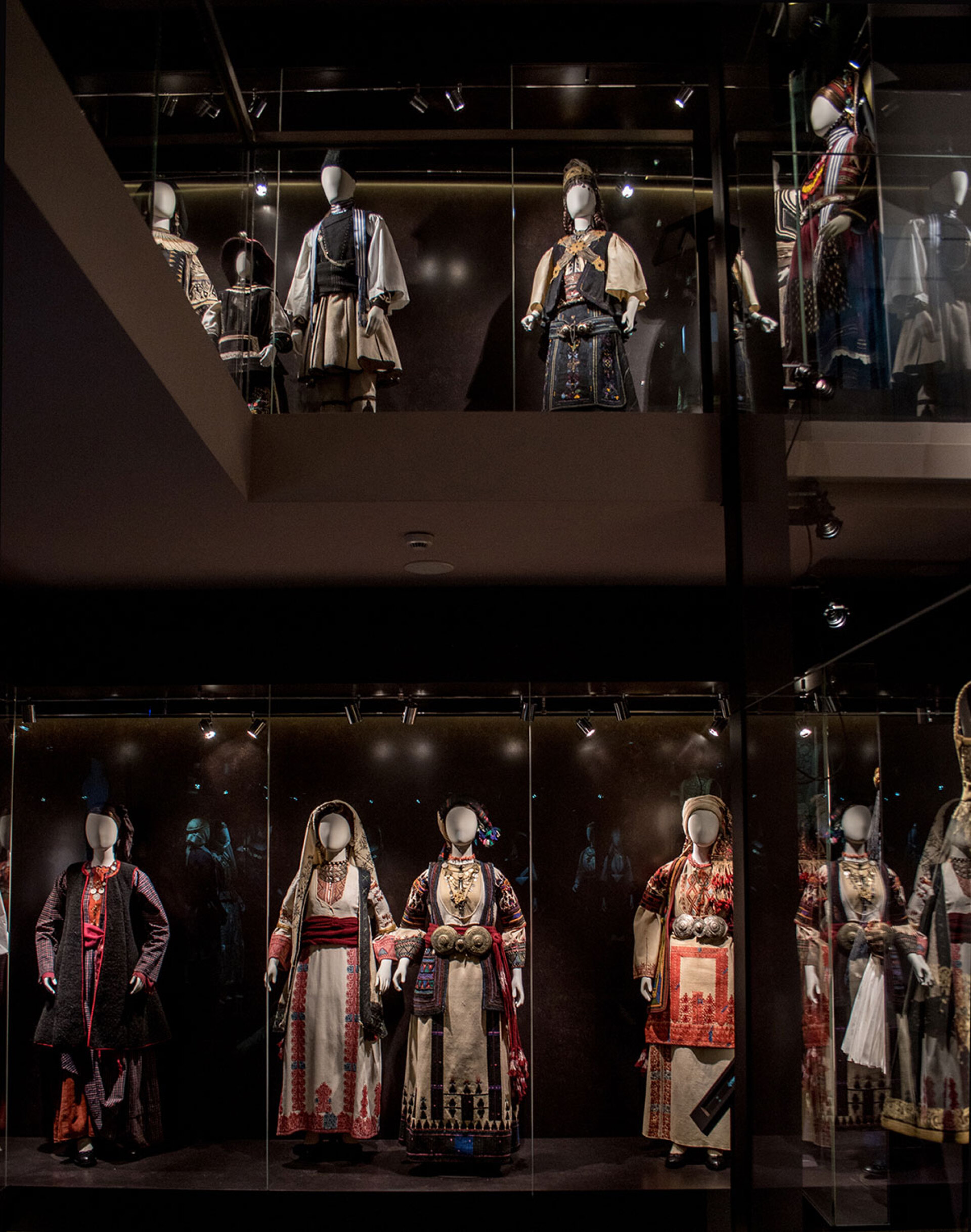 «Remembering the Future: Uncutting Cords» στον χώρο Συλλογή Ελληνικών Ενδυμασιών «Βικτωρία Γ. Καρέλια»