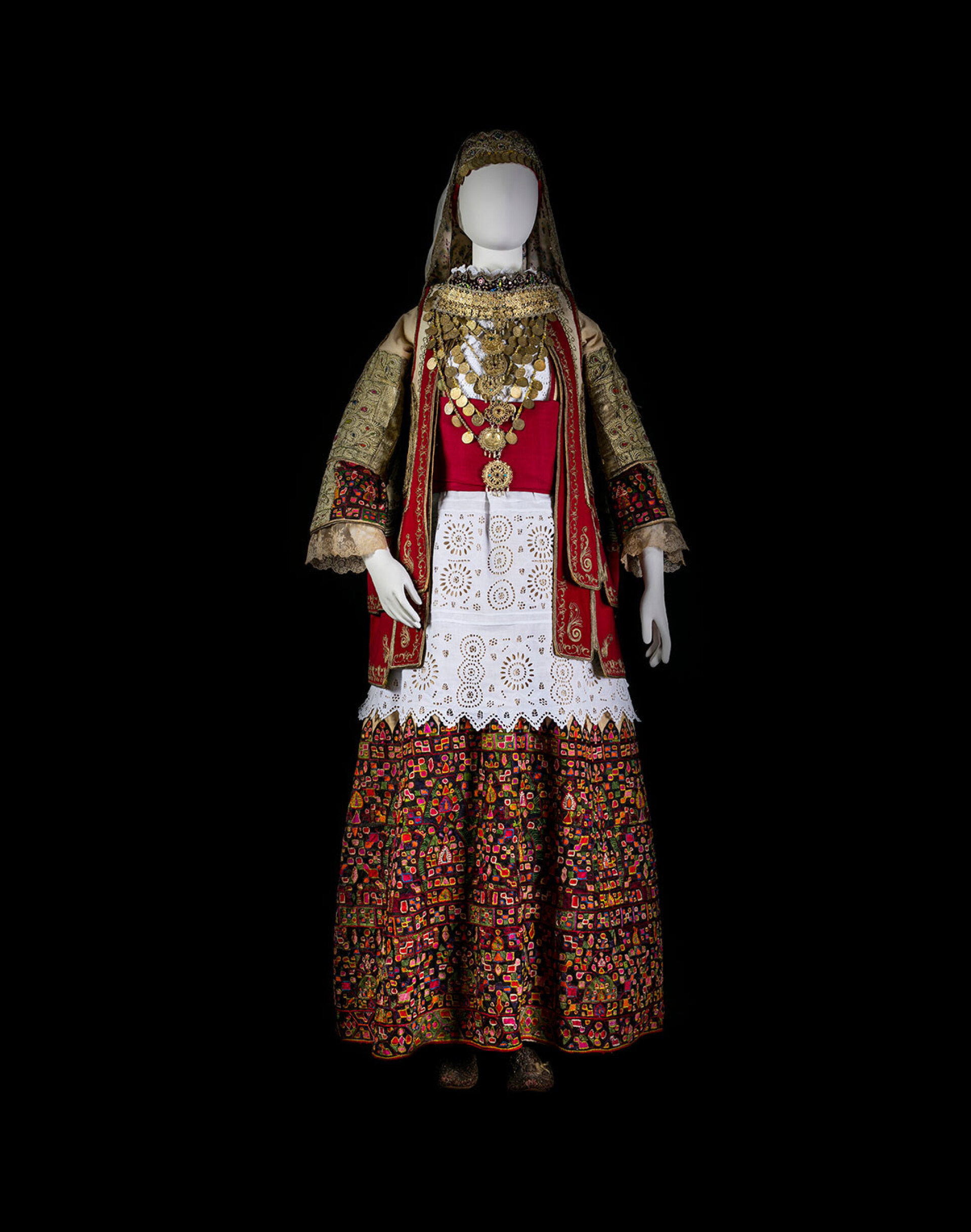 Νυφική φορεσιά απο Μενίδι Αττικής