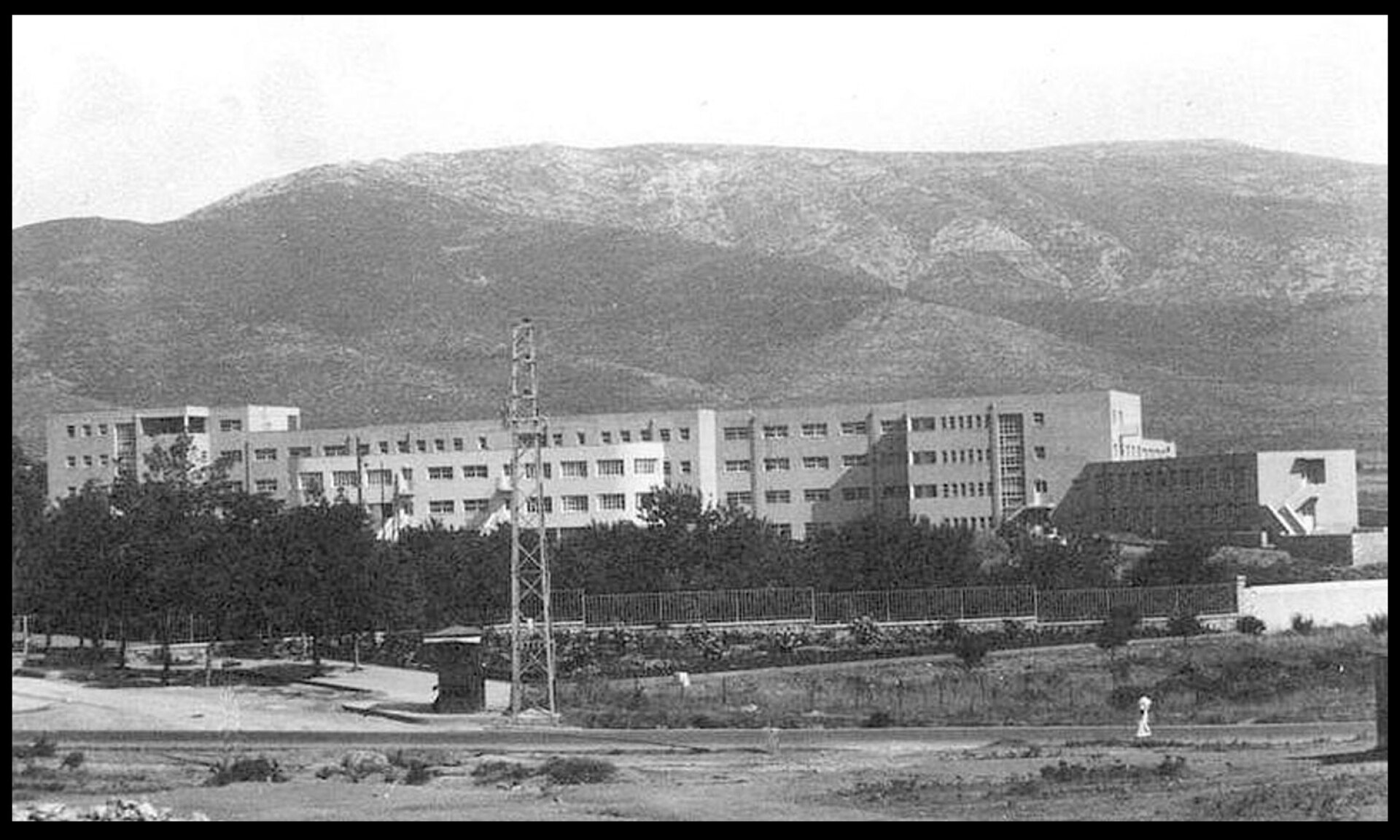 Η όψη του Μεγάλου Λαϊκού από την οδό Μεσογείων, κατά τη δεκαετία του ΄40