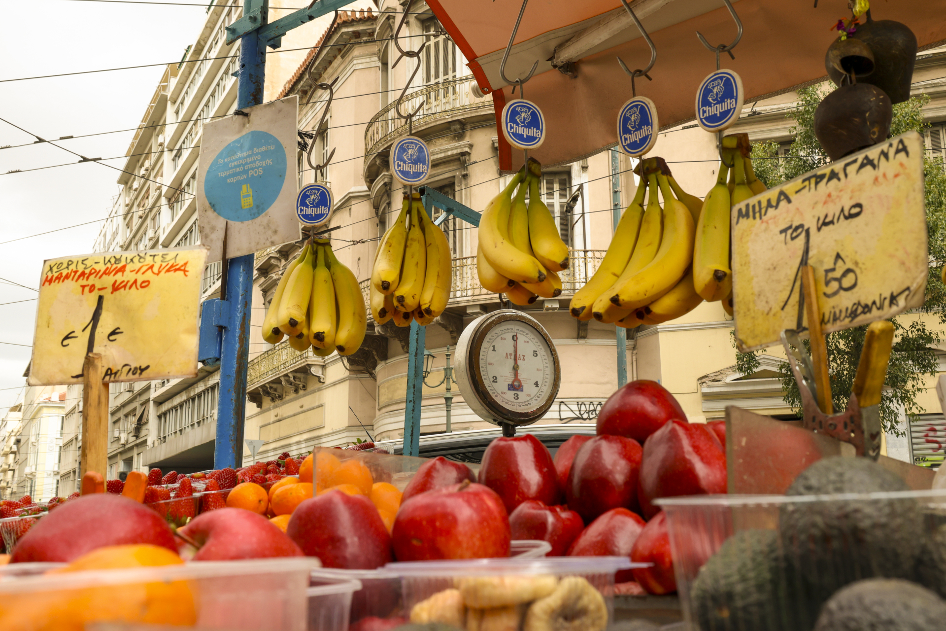 Οι τελευταίοι υπαίθριοι «φρουτάδες» της Αθήνας