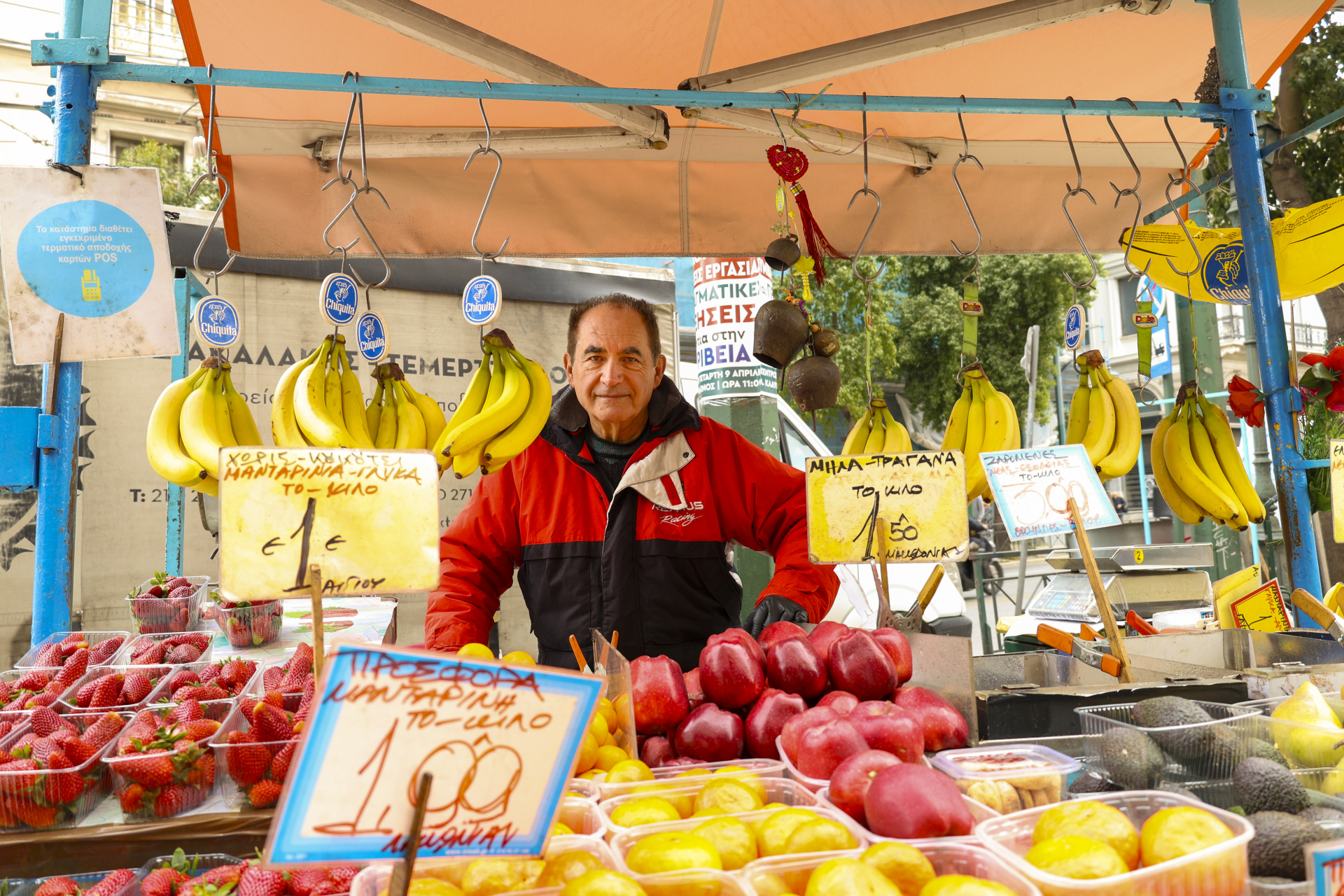 Οι τελευταίοι υπαίθριοι «φρουτάδες» της Αθήνας