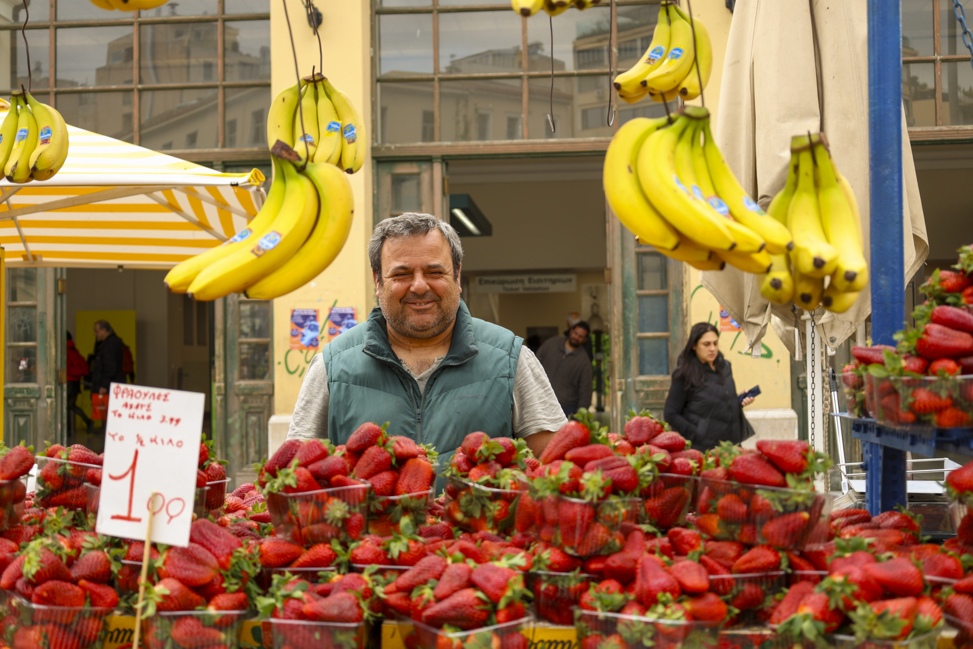 Οι τελευταίοι υπαίθριοι «φρουτάδες» της Αθήνας