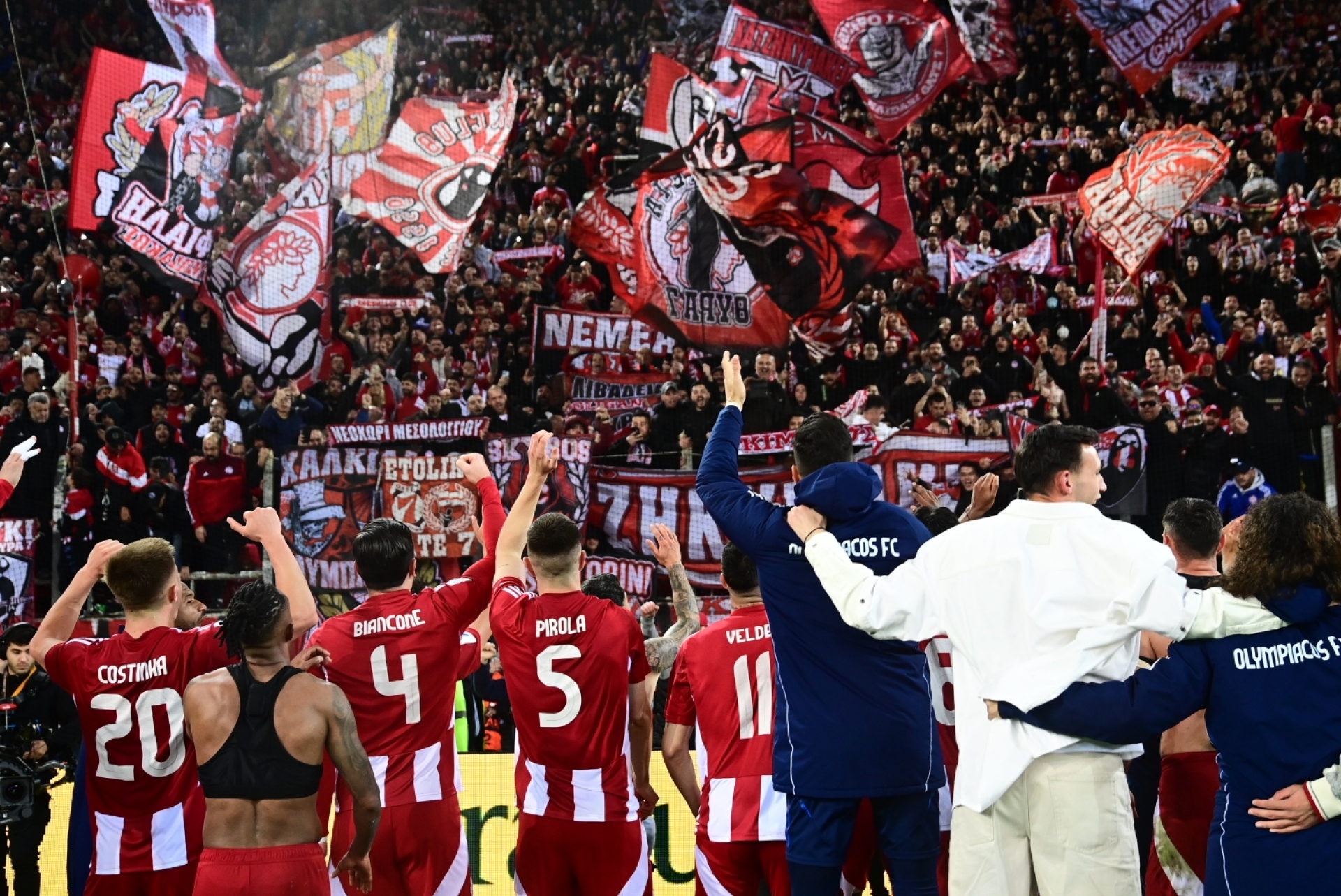 Ο Ολυμπιακός Πρωταθλητής: Στους 48 δρόμους