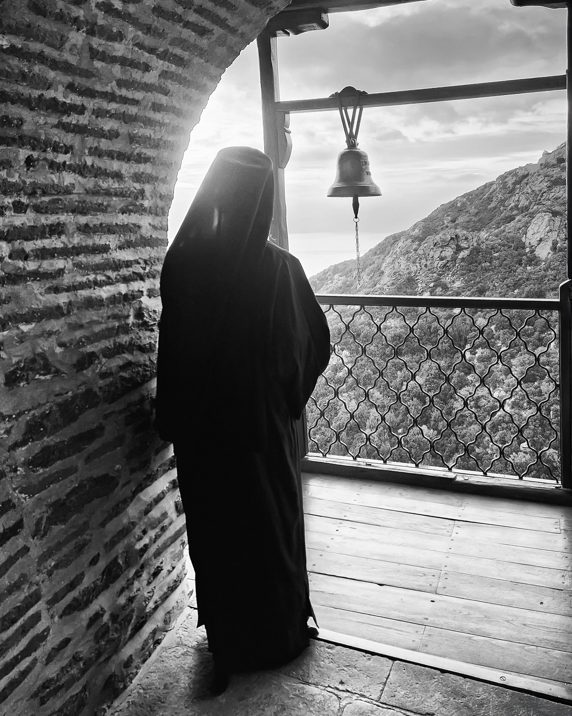 Γιάννης Γιαννάτος | Πέρα από το Ορατό: Μια σιωπηλή αφήγηση στο Άγιο Όρος