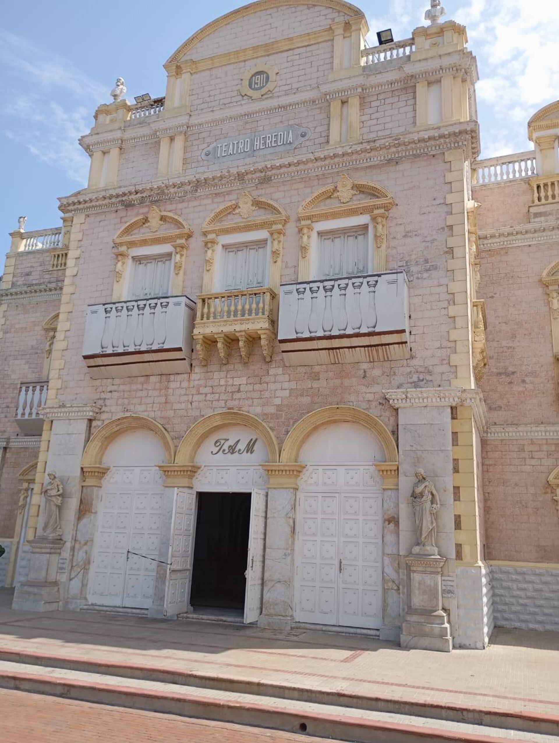 Teatro Adolfo Mejía