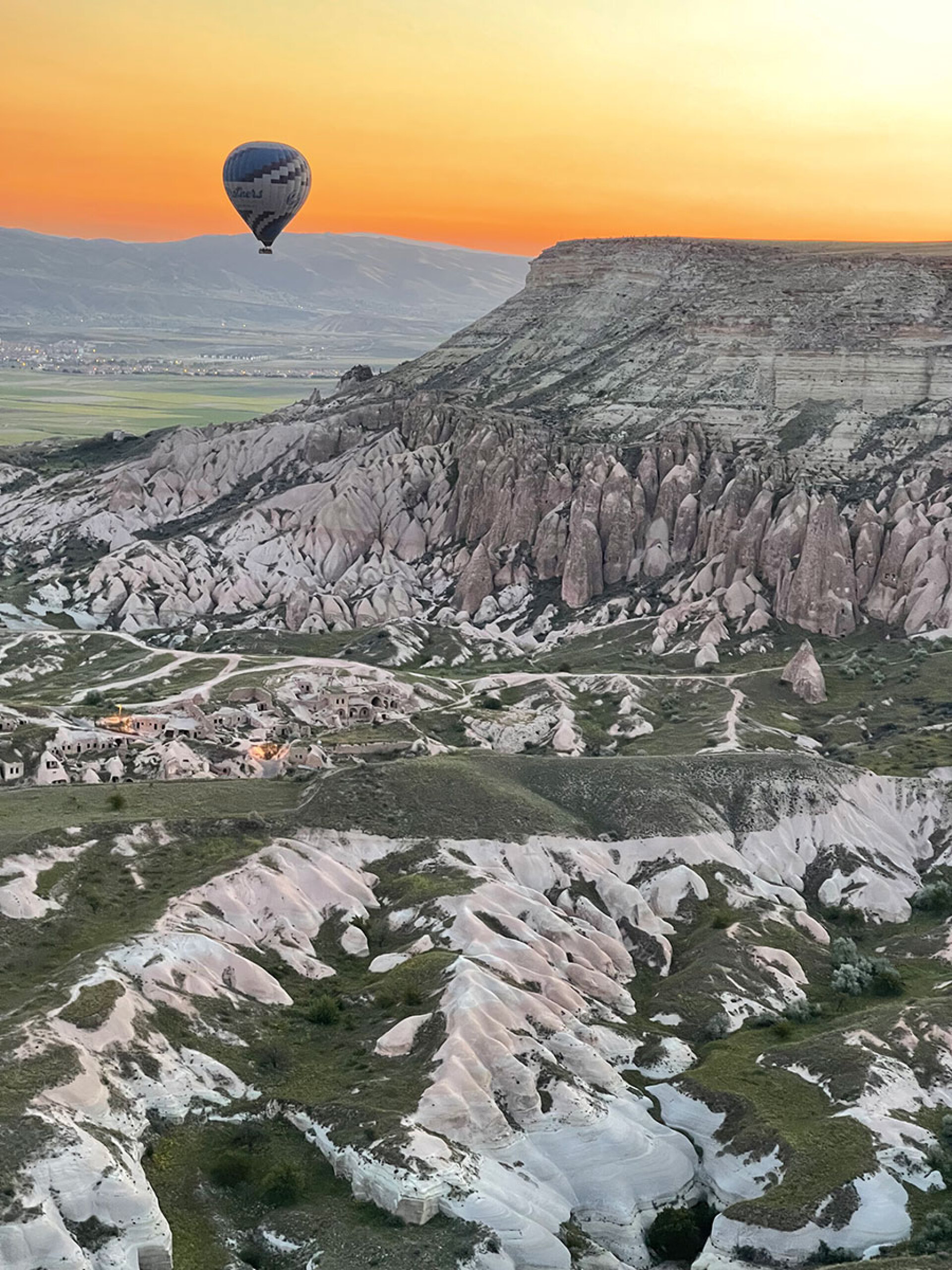 Η ανατολή του ηλίου από αερόστατο στην Καππαδοκία