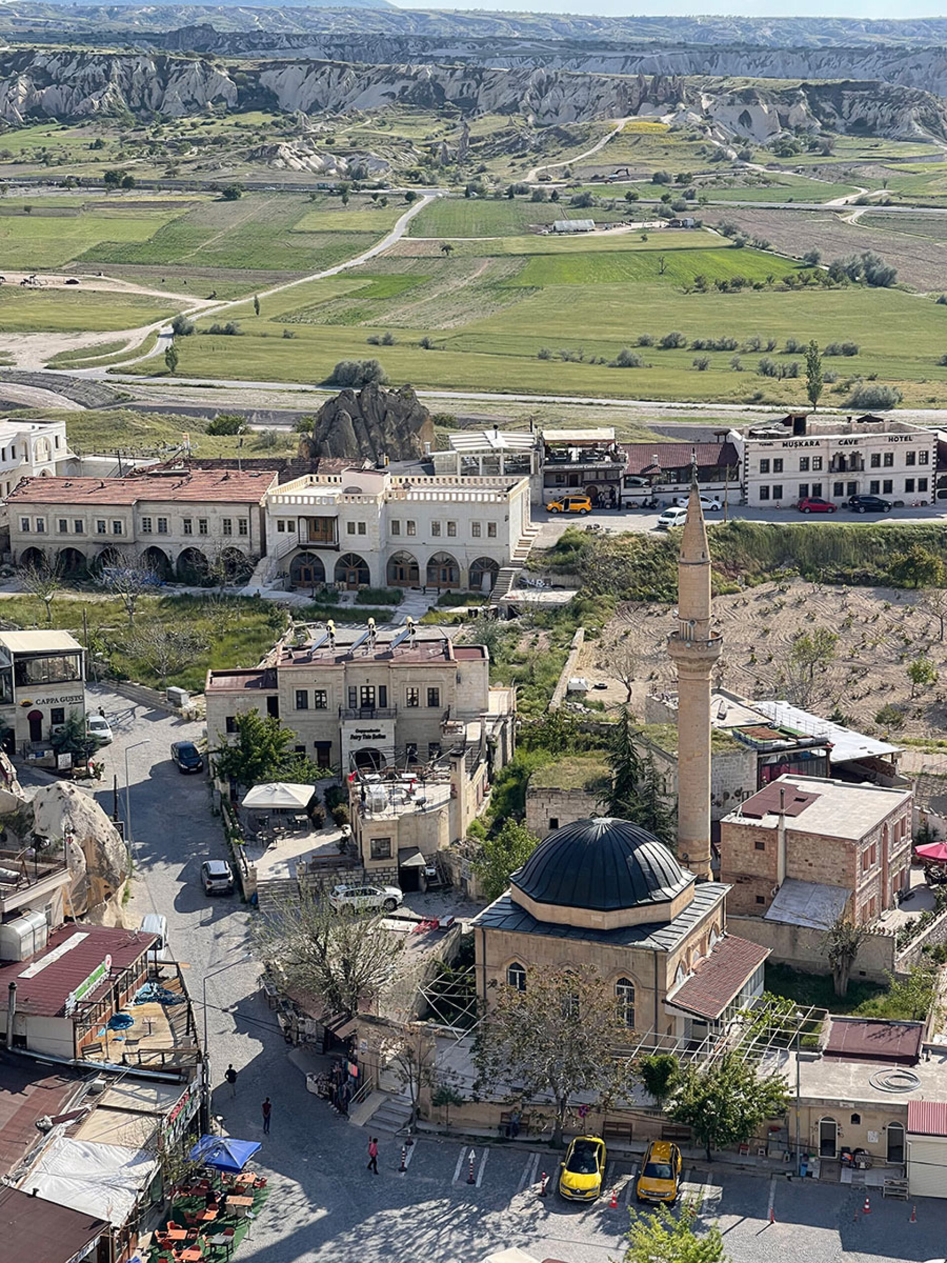 Η θέα από ψηλά στο χωριό Çavuşin της Καππαδοκίας