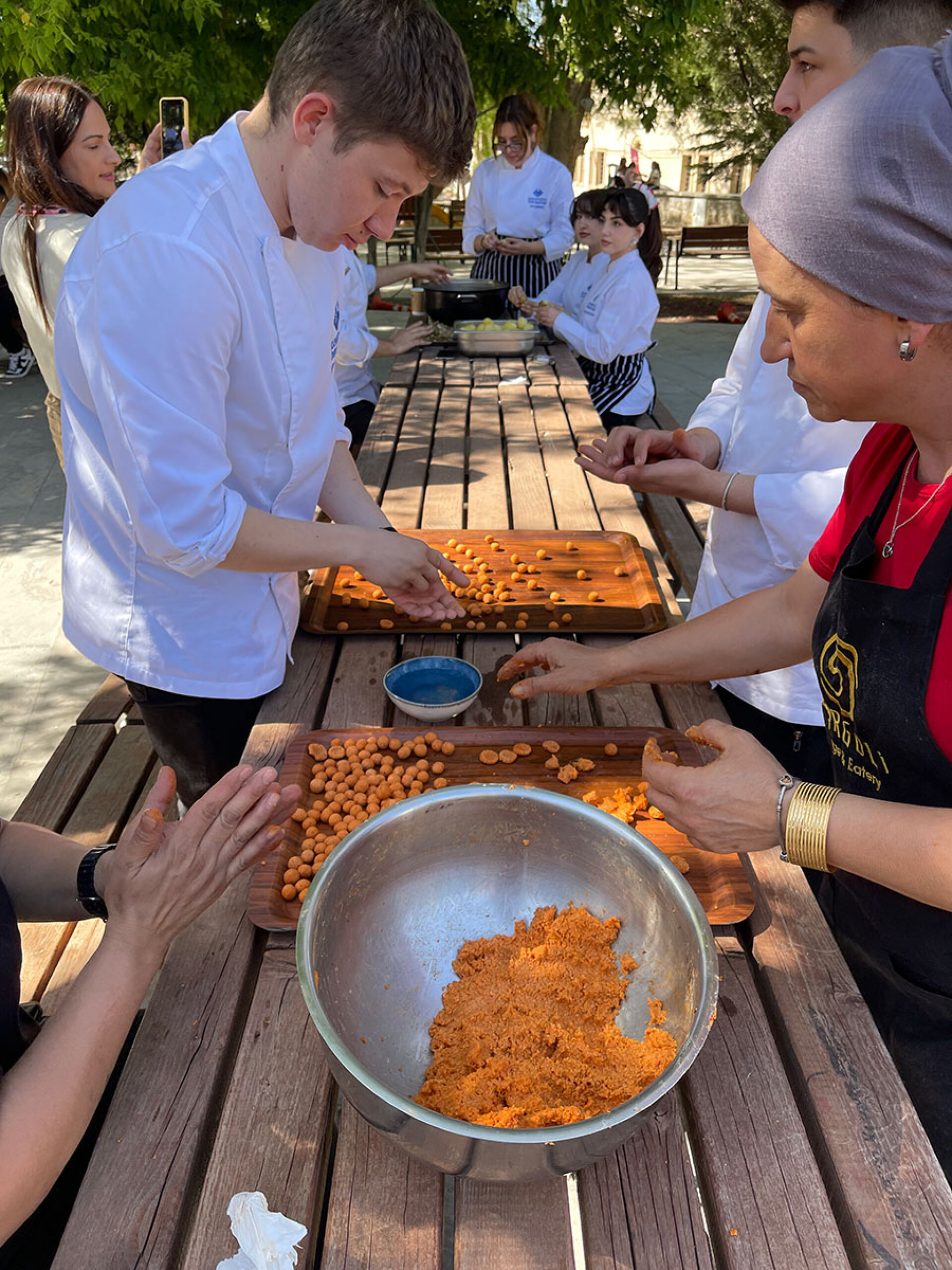 Φοιτητές της σχολής μαγειρικής στο Μουσταφάπασα