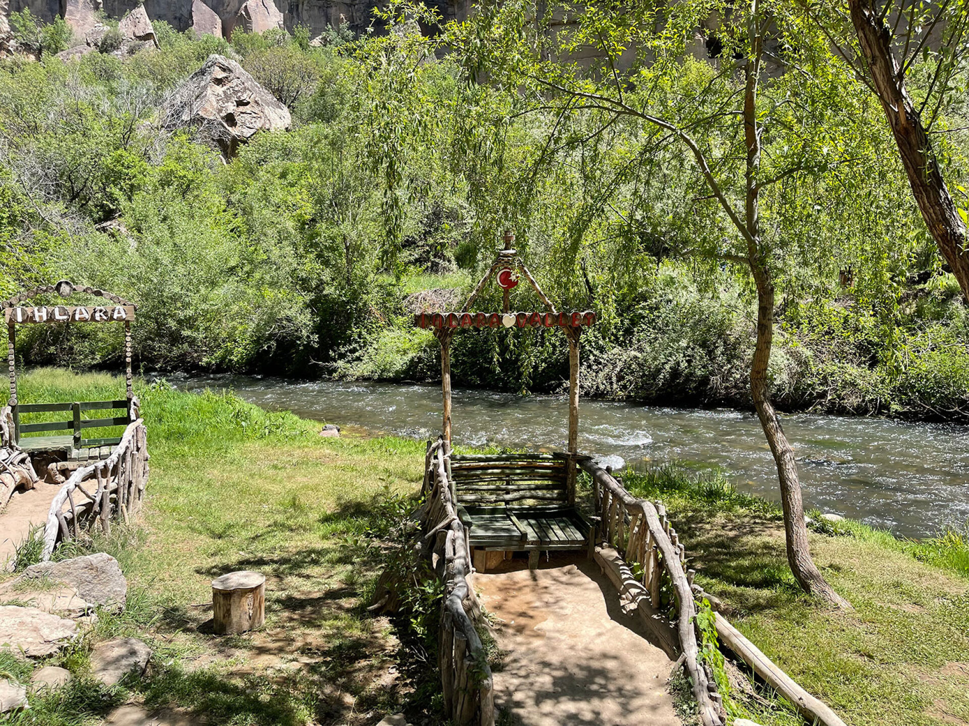 Το Φαράγγι Ιχλάρα, (το όνομά του στις ιστορικές πηγές είναι Περίστρεμμα) συνδυάζει πανέμορφη βλάστηση και μοναδικές εκκλησίες και παρεκκλήσια