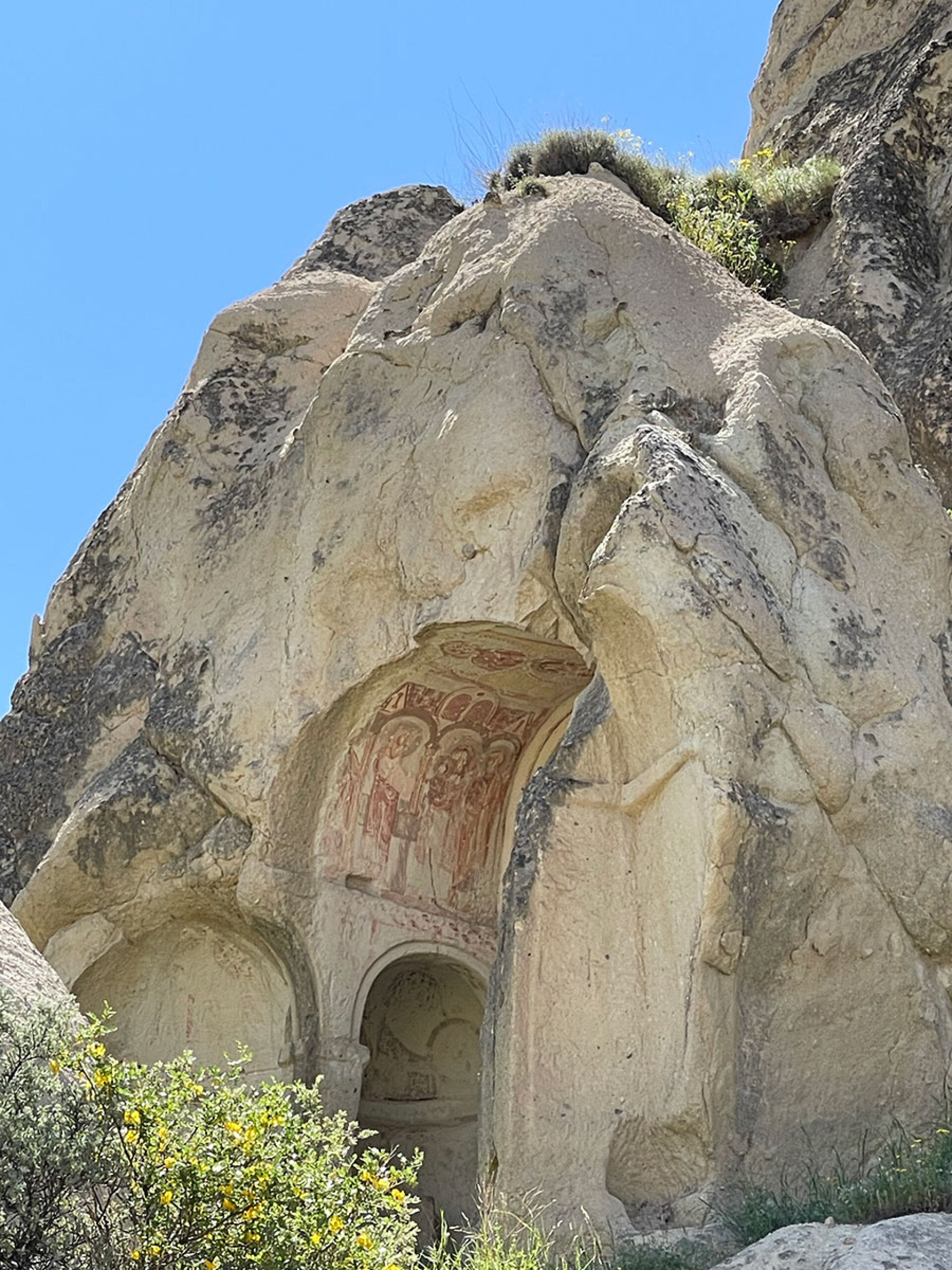 Η είσοδος της Εκκλησίας της Αγίας Βαρβάρας στο Υπαίθριο Μουσείο Γκιόρεμε στην Καππαδοκία