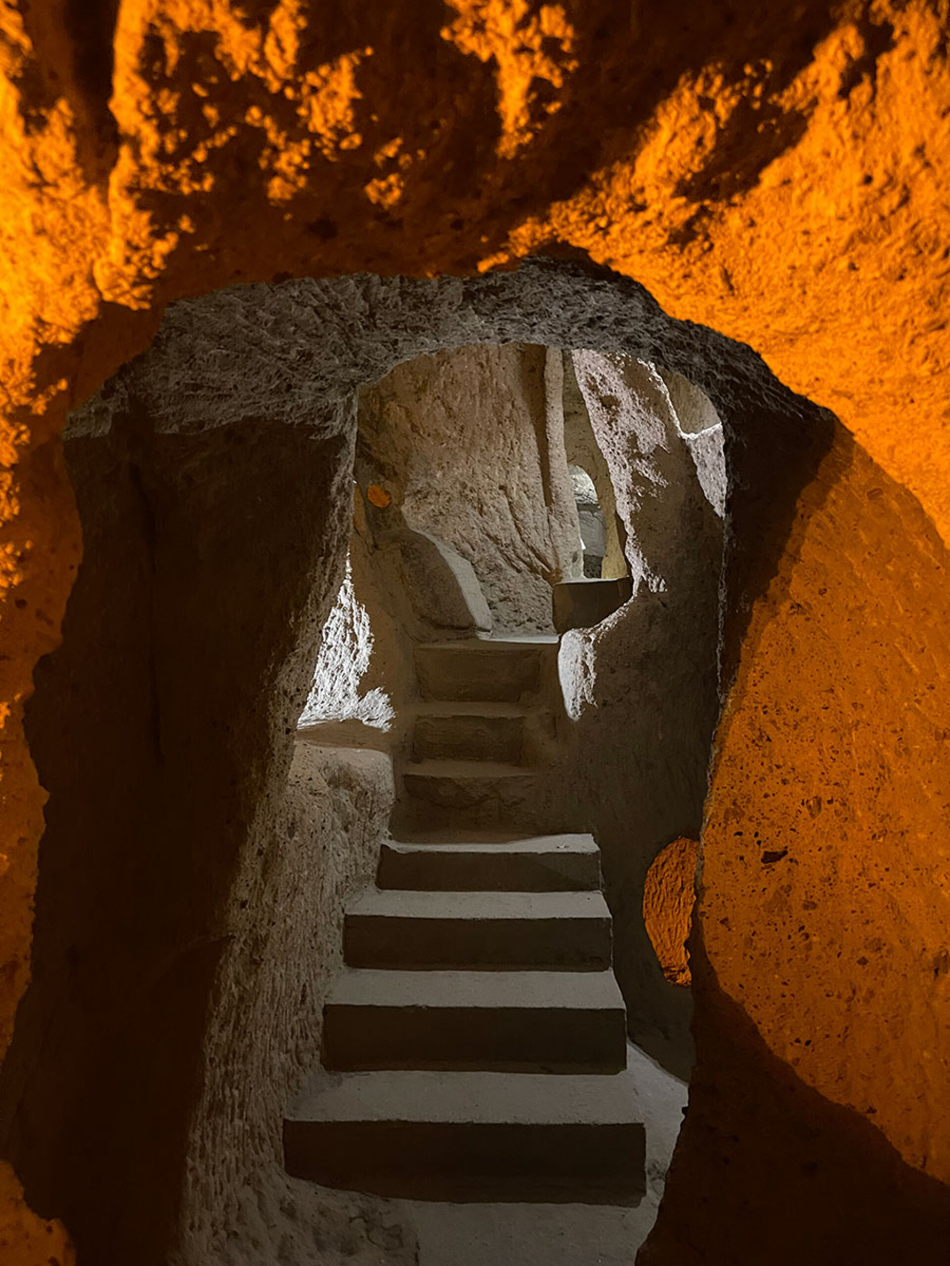 Η υπόγεια πόλη  Καϊμακλί έχει οκτώ ορόφους αλλά μόνο τέσσερις είναι προσβάσιμες στο κοινό. 
