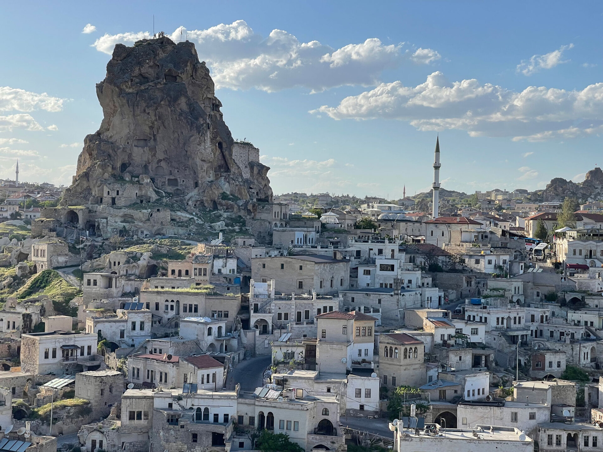 Το Κάστρο Ορταχισάρ (Ortahisar) στο Νεβσεχίρ της Καππαδοκίας © Αγγελική Μπιρμπίλη