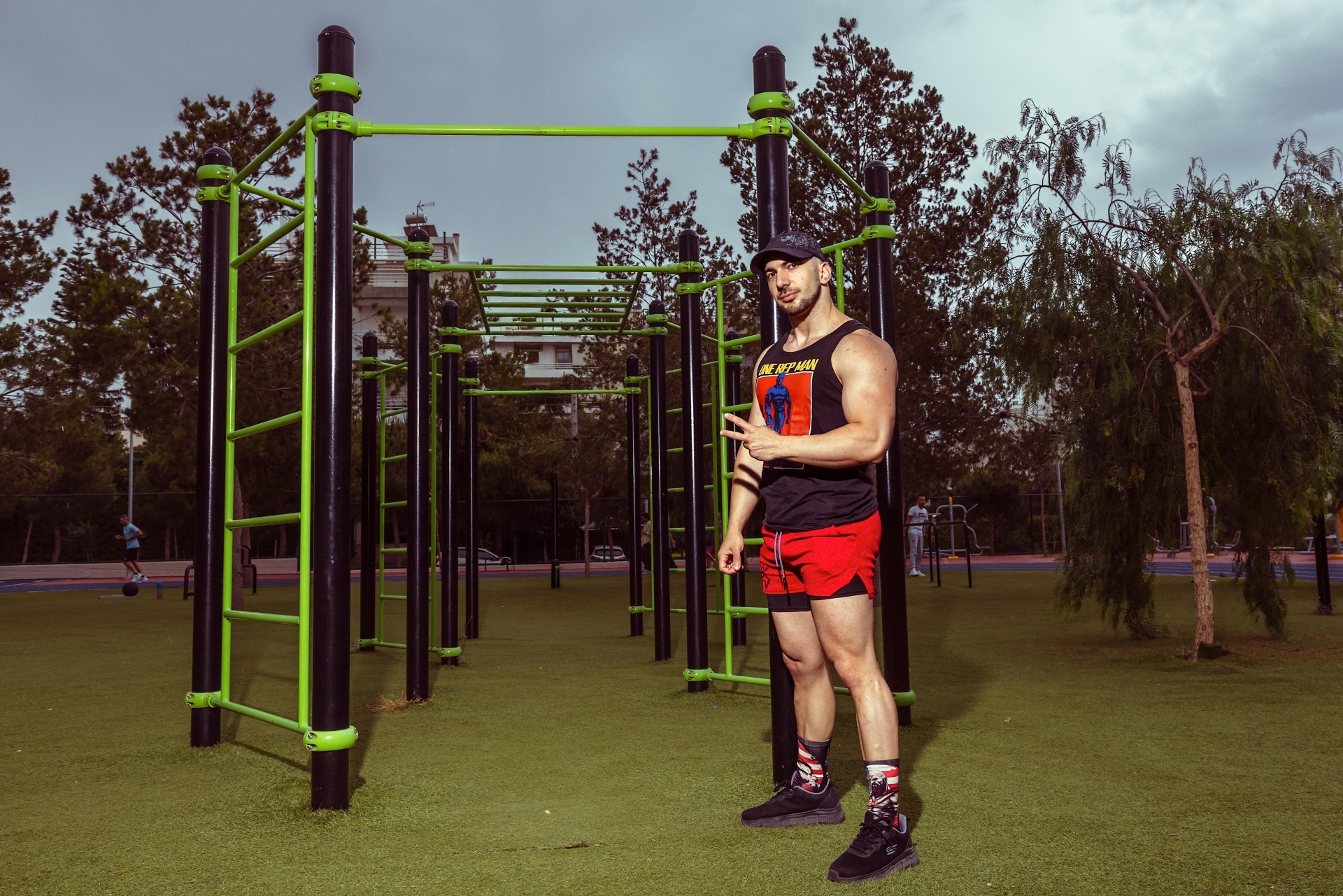 Calisthenics: Οι θεές και οι θεοί που γυμνάζονται στις πλατείες και στα πάρκα της Αθήνας