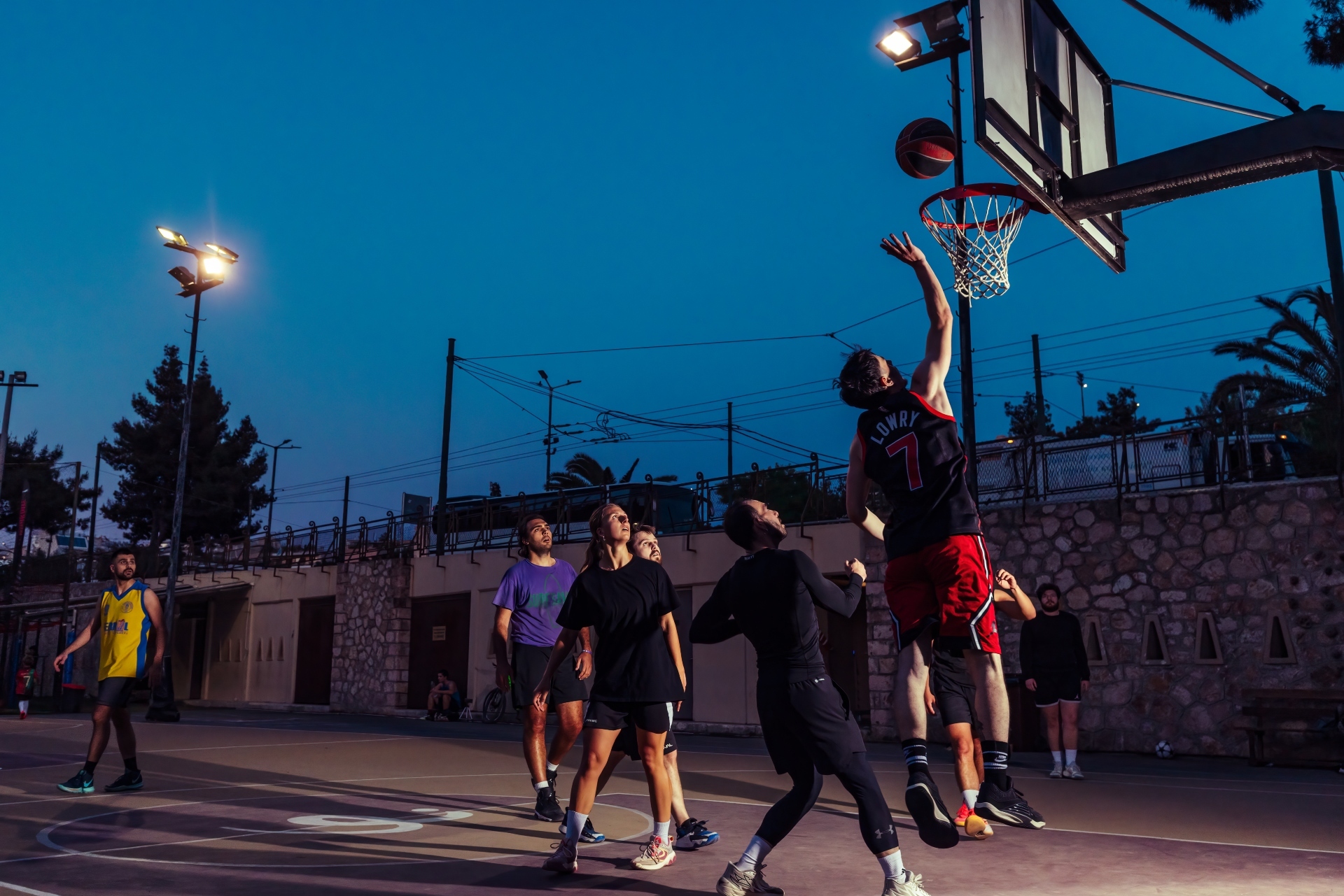 Μπάσκετ στην Αθήνα: Τα γήπεδα της πόλης και ιστορίες από ένα αθλητικό καλοκαίρι.