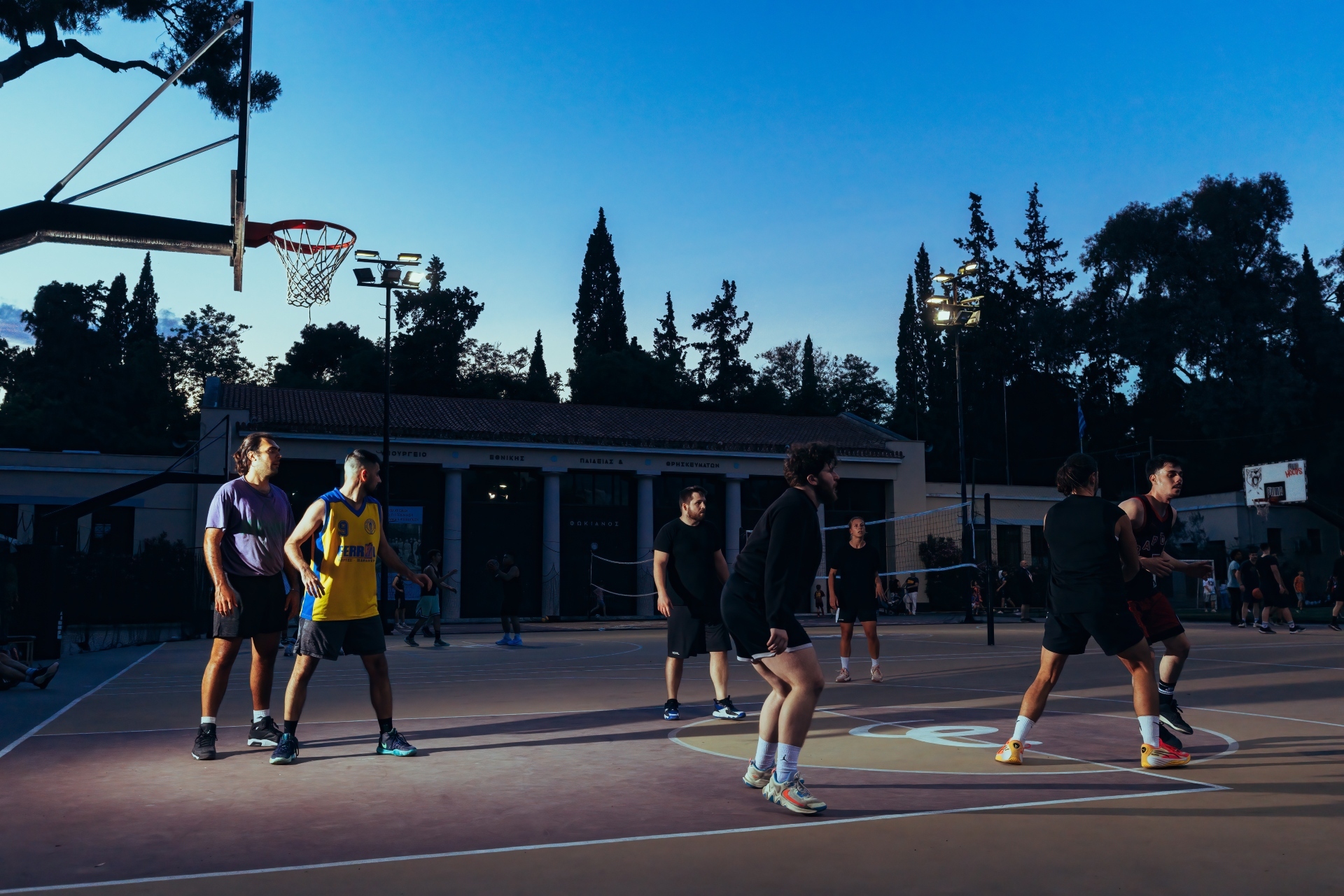 Μπάσκετ στην Αθήνα: Τα γήπεδα της πόλης και ιστορίες από ένα αθλητικό καλοκαίρι.