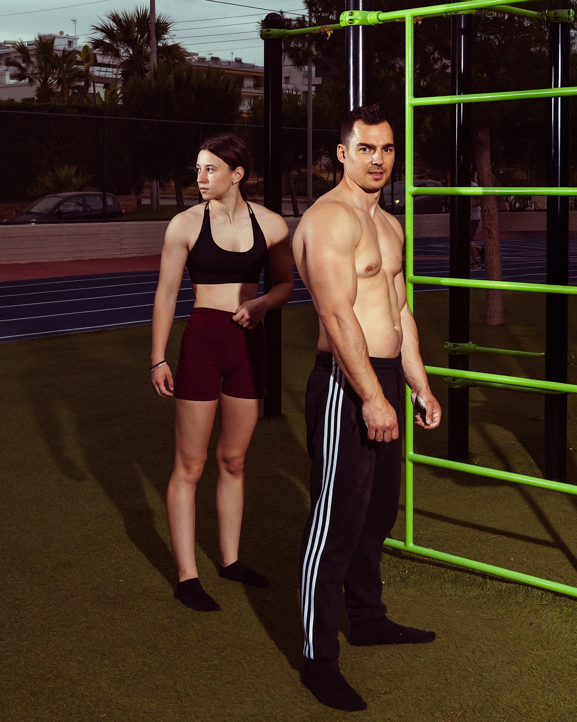 Calisthenics: Οι θεές και οι θεοί που γυμνάζονται στις πλατείες και στα πάρκα της Αθήνας