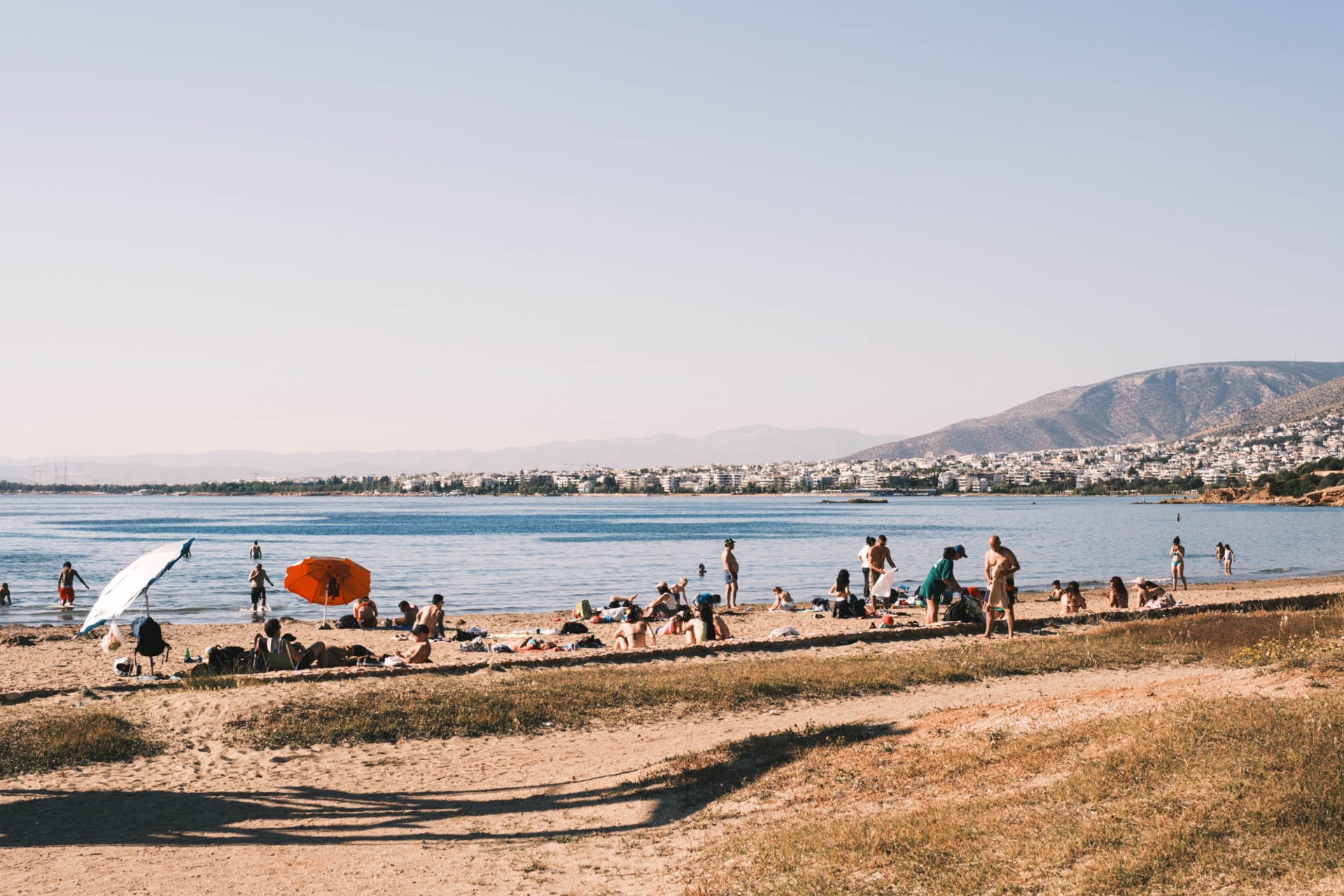 Για βουτιά μετά τη δουλειά: Αποδράσεις στην ακτογραμμή της Αττικής 